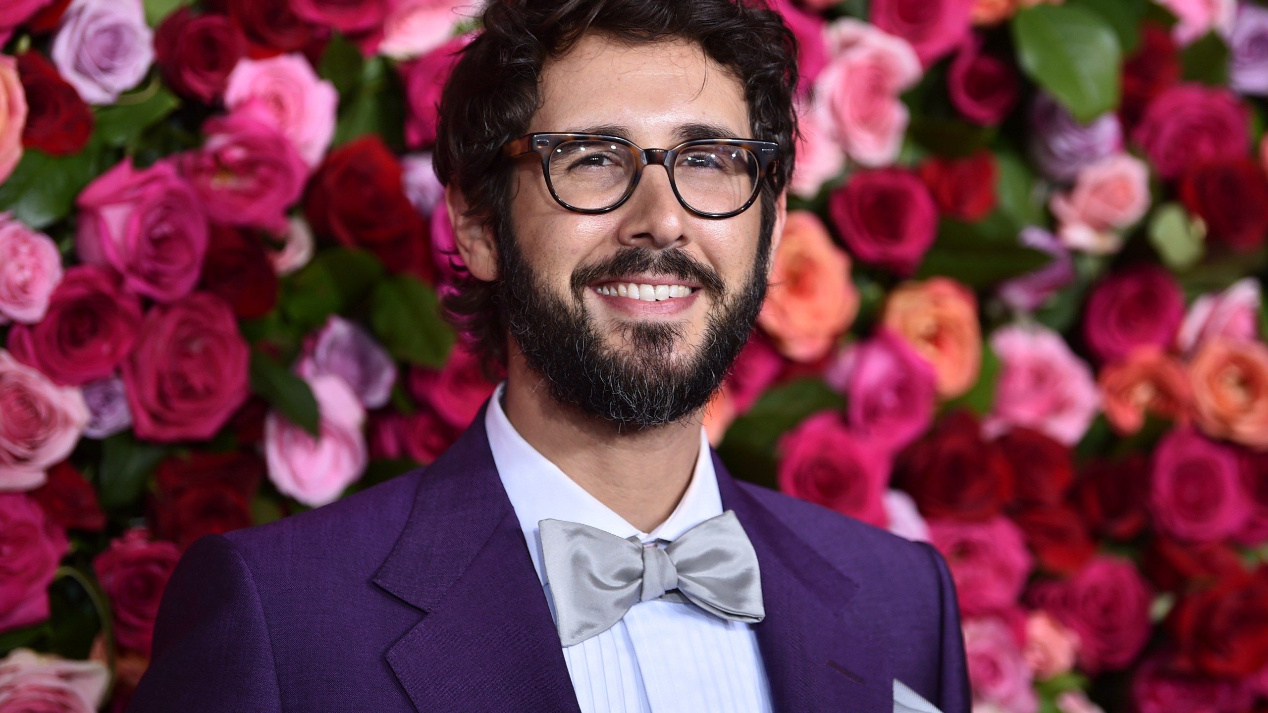 2560x1440 Josh Groban won't let virus stop his live music and album