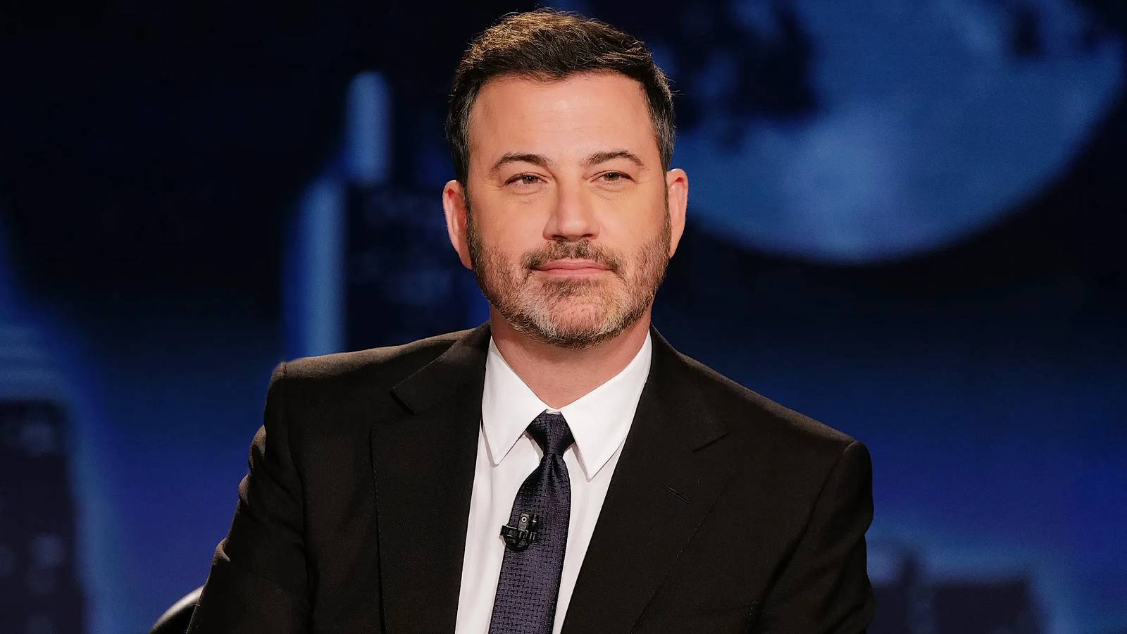 1600x900 Jimmy Kimmel Offers Emotional Message of Peace as He's Met With a Standing Ovation