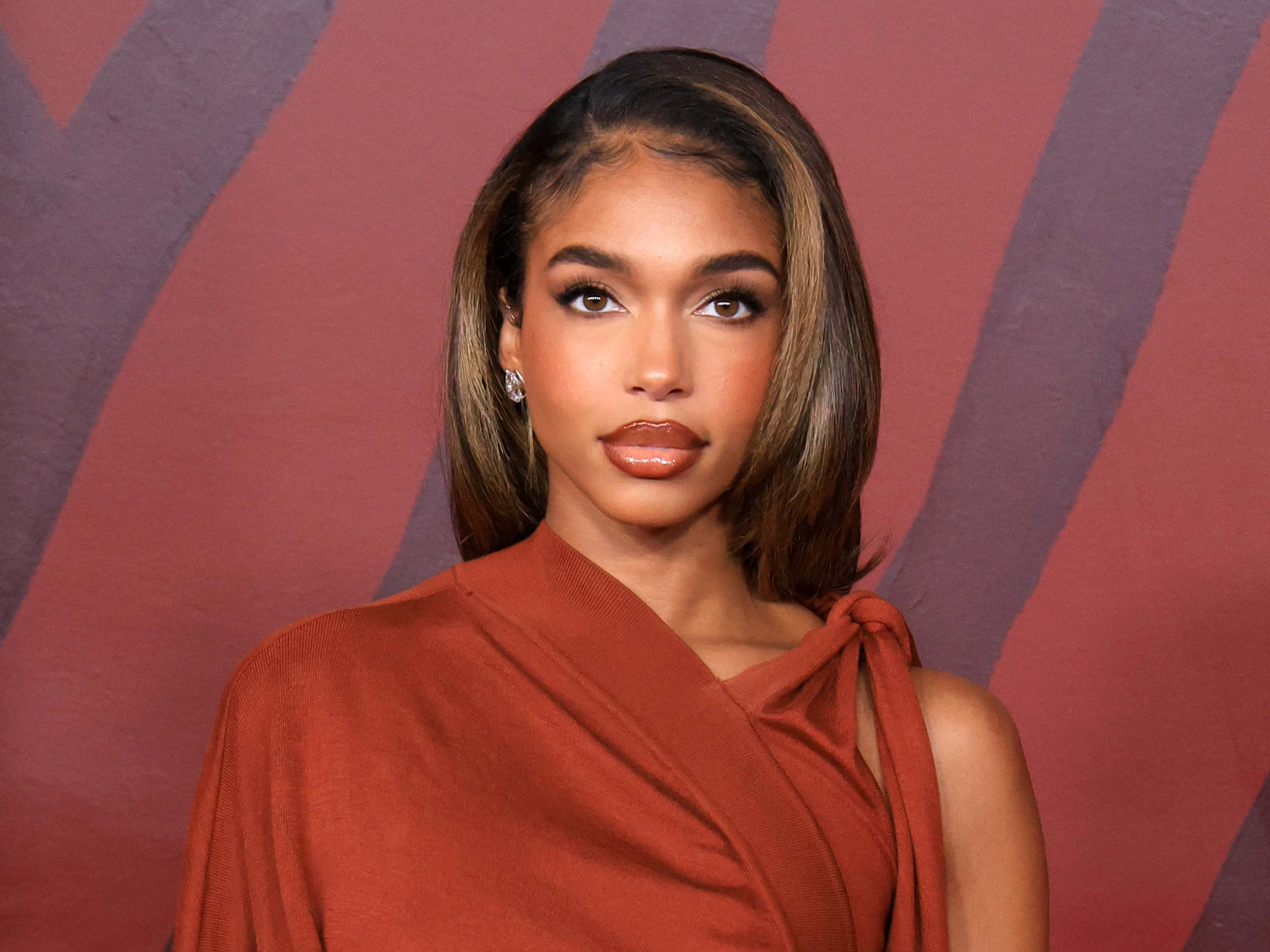3840x2880 Steve Harvey's Daughter Lori Puts on Busty Display in Magazine Photo