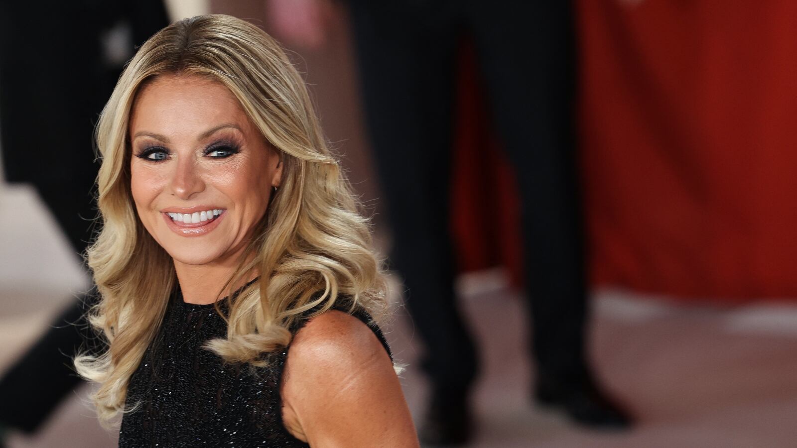 1600x900 Kelly Ripa Reveals Shockingly Sexist Working Conditions at 'Live With Regis and Kelly'