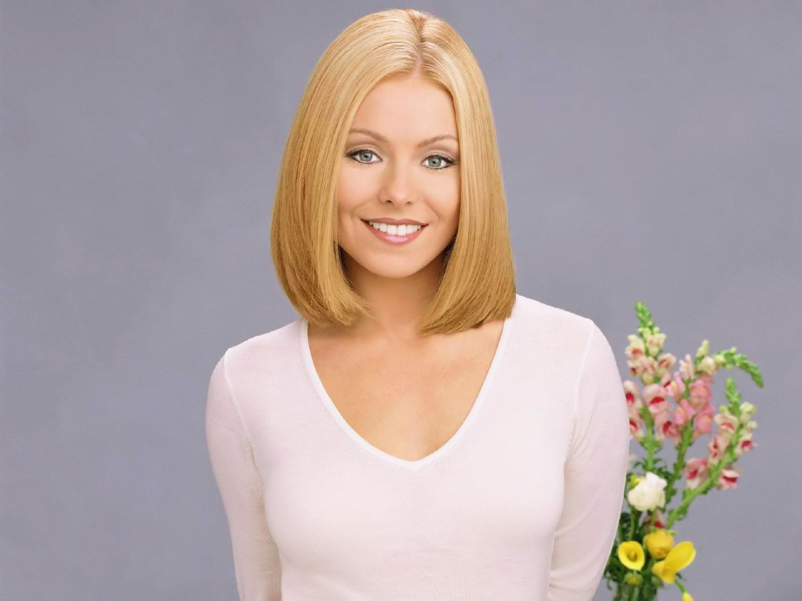 1600x1200 Picture of Kelly Ripa, Picture Of Celebrities