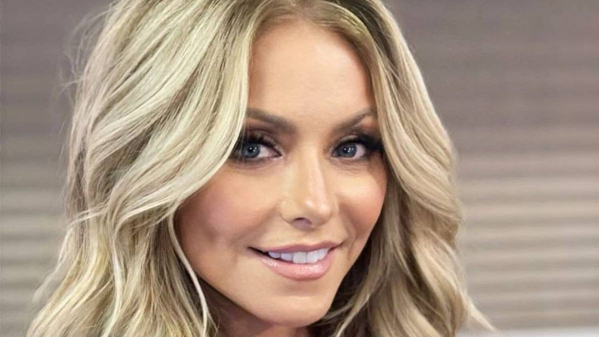1920x1080 Kelly Ripa Receives Head Turning Makeover From Daughter Lola They're Identical. HELLO!