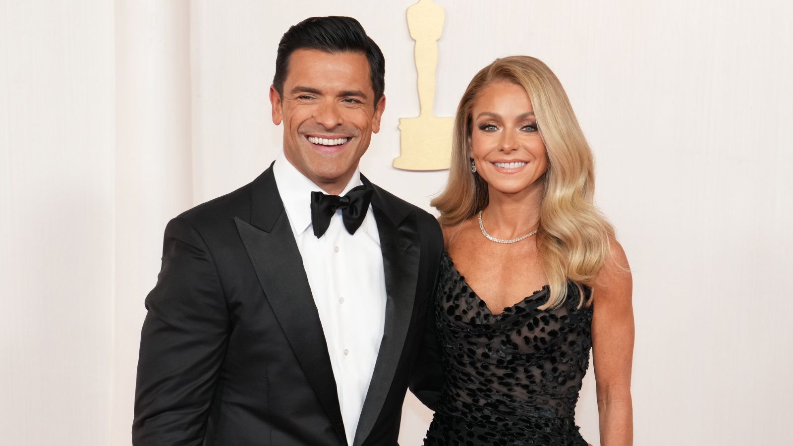 1600x900 Kelly Ripa's shelves combine unexpected storage. Homes and Gardens