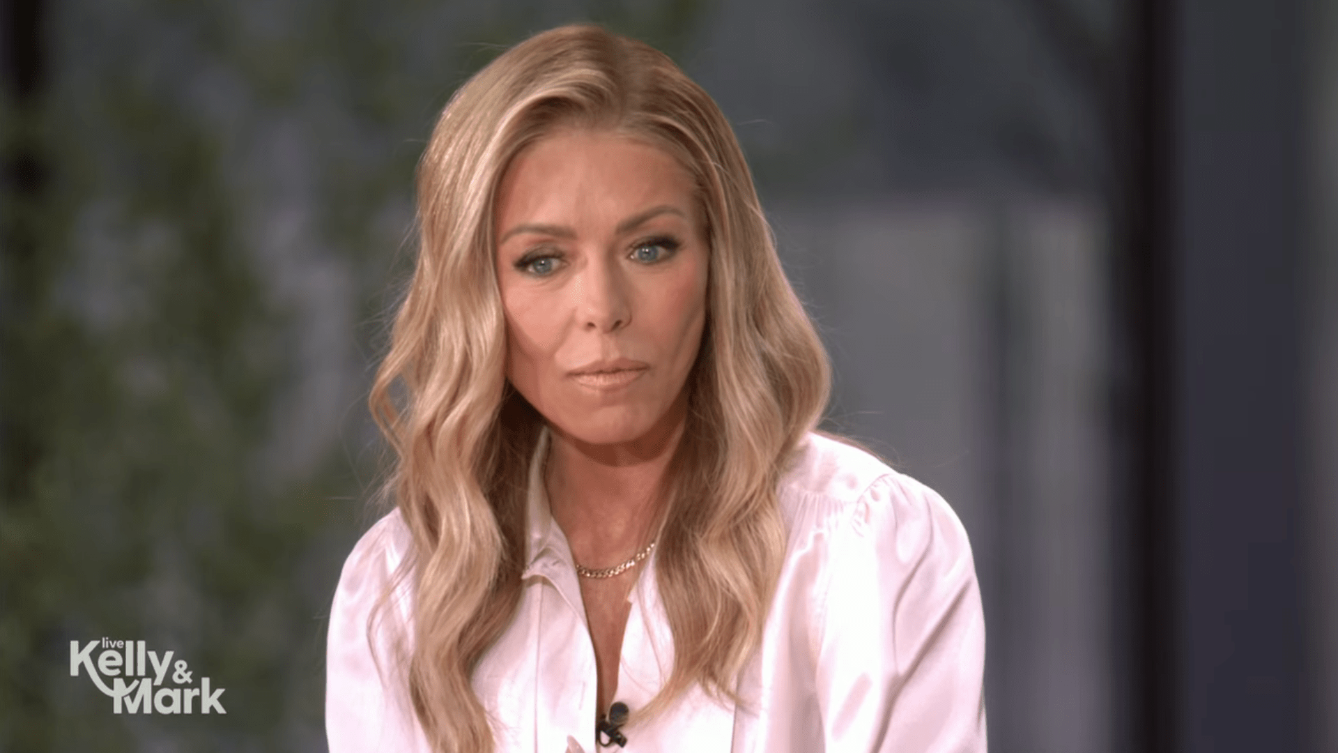 1920x1080 Kelly Ripa reveals surprising teeth transformation and her one big regret. HELLO!