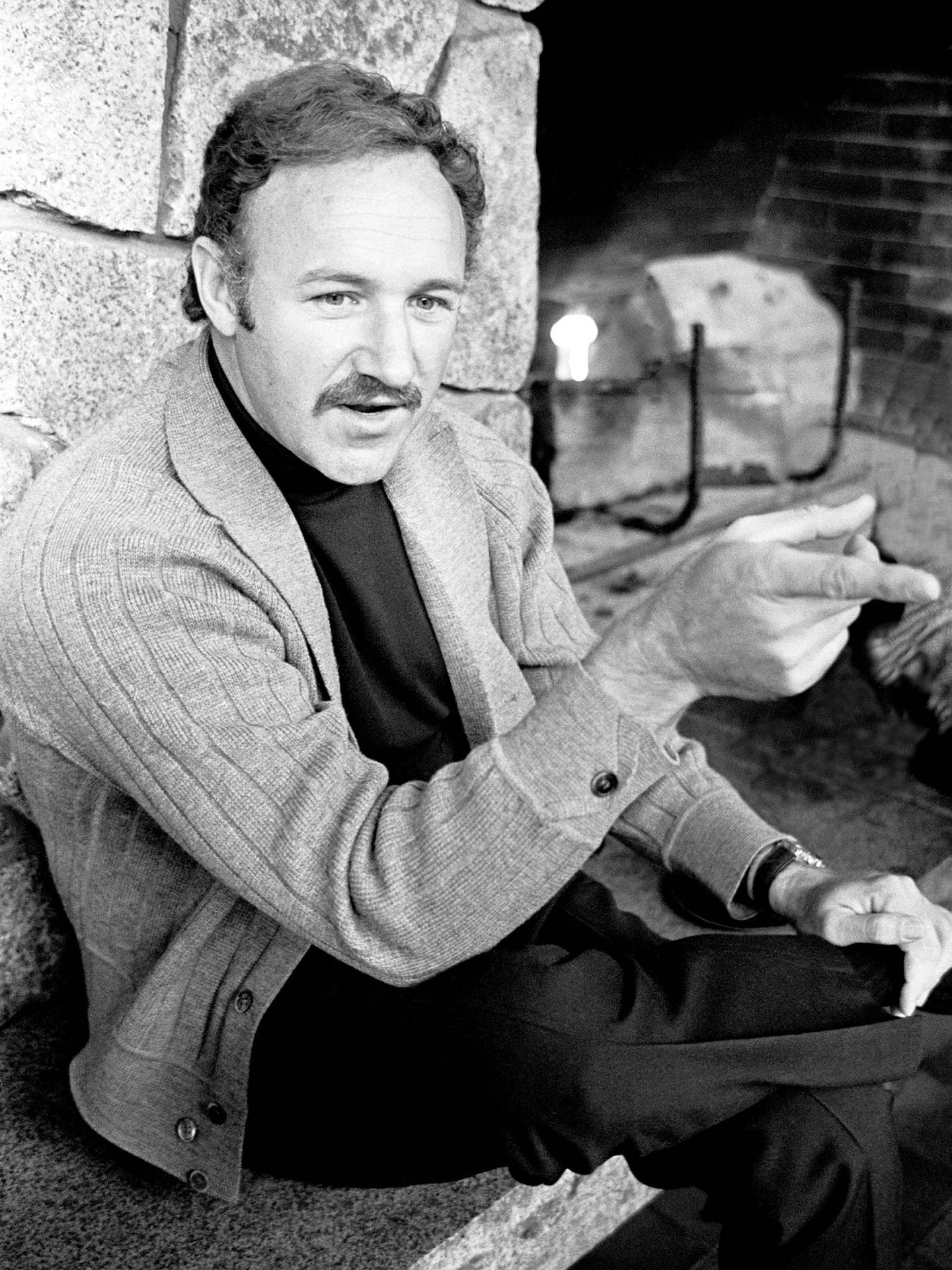 1440x1920 Download Gene Hackman Pointing Fingers Wallpaper