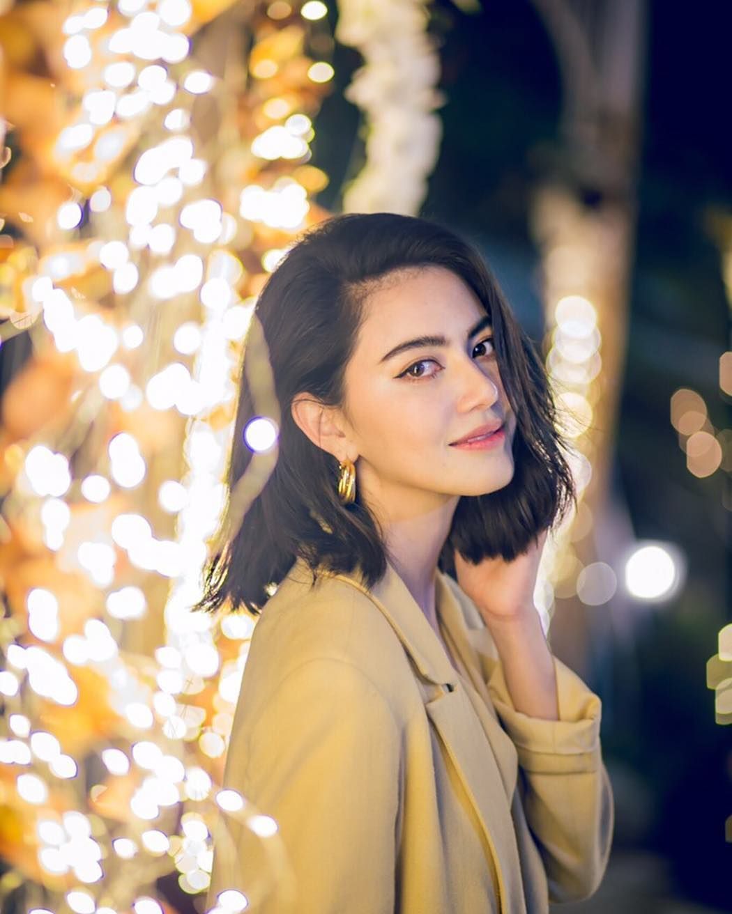1050x1312 Davika Hoorne Wallpaper