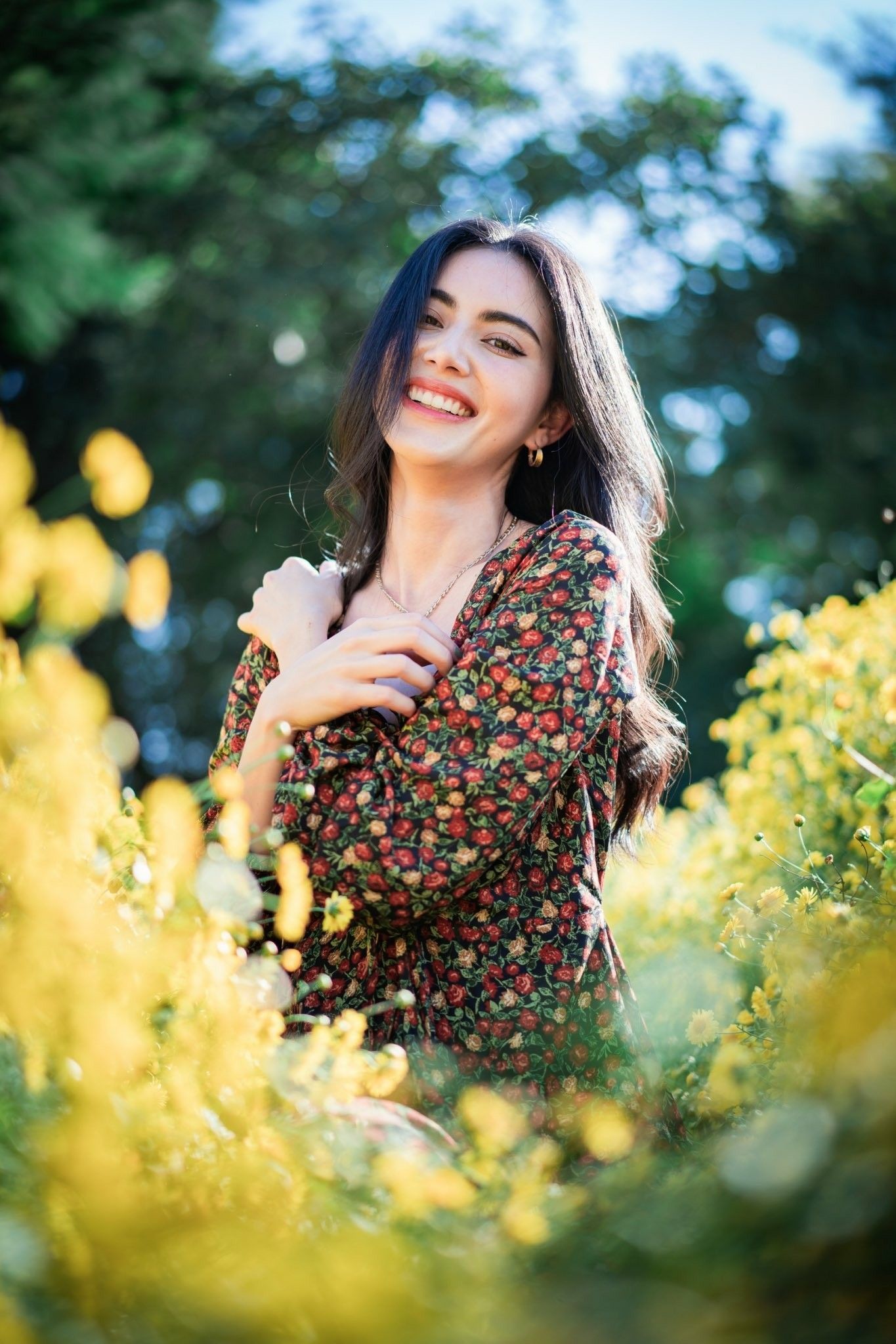 1365x2048 Mai Davika Wallpaper