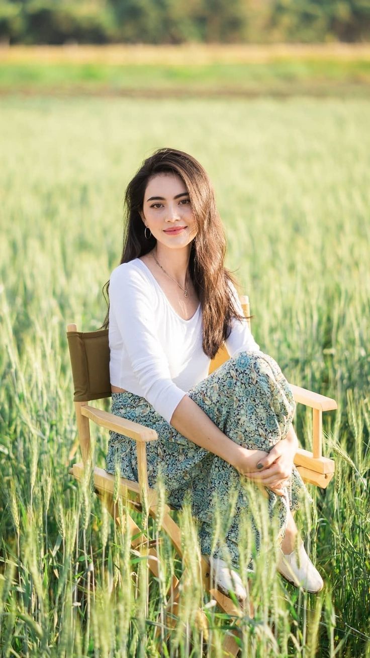 736x1308 Davika Hoorne