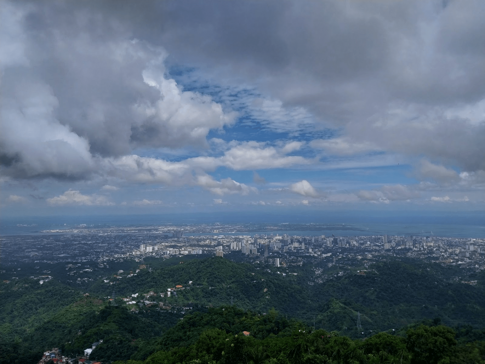 1600x1200 TOPS: The Overlooking View of Cebu City