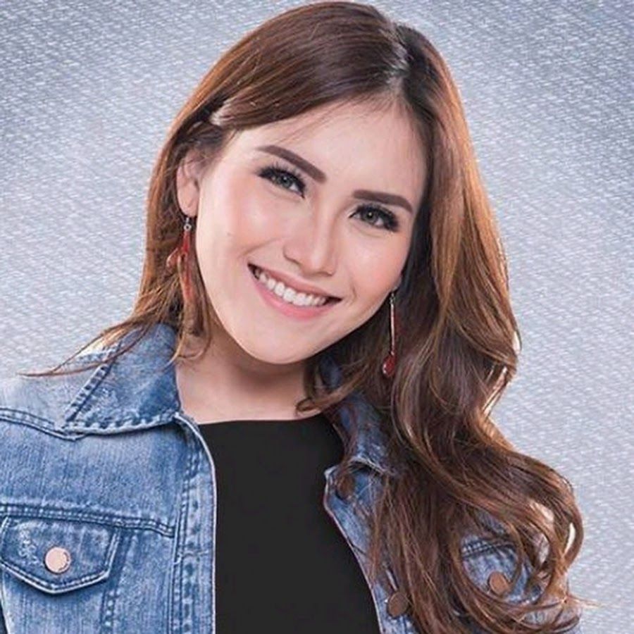 900x900 Ayu Ting Ting Wallpaper