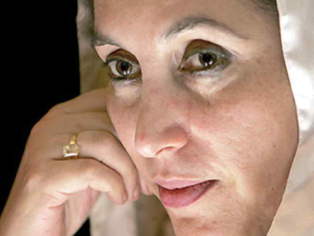 1024x768 Benazir Bhutto Wallpaper