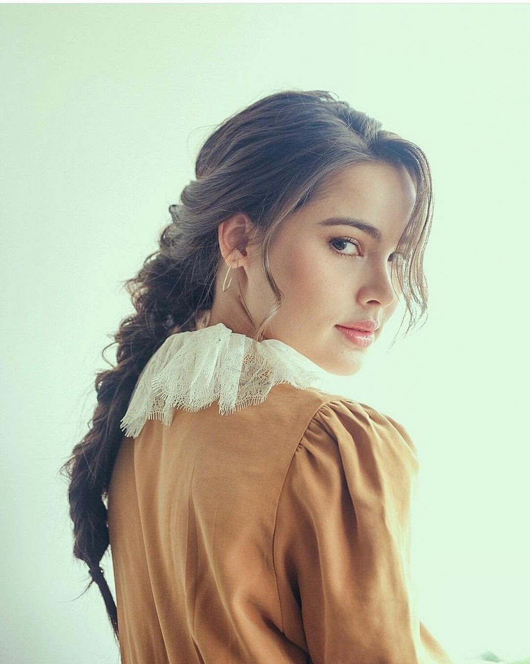 1080x1353 Urassaya Sperbund Wallpaper