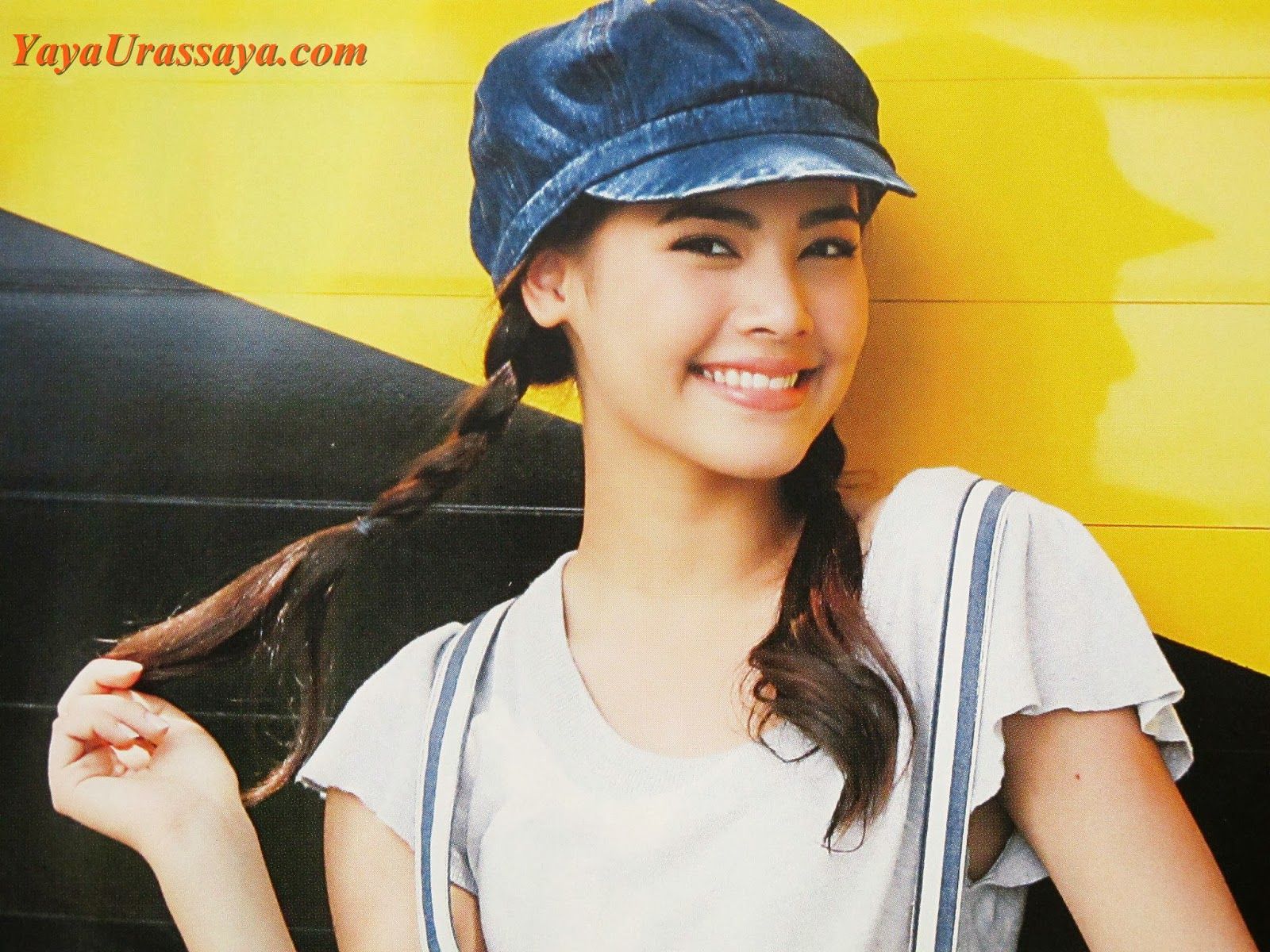 1600x1200 Everything 4u: Thai Actress Urassaya Sperbund HD Wallpaper