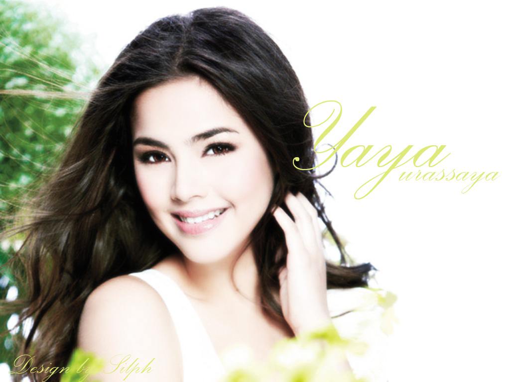 1024x768 Yaya Urassaya I Wallpaper