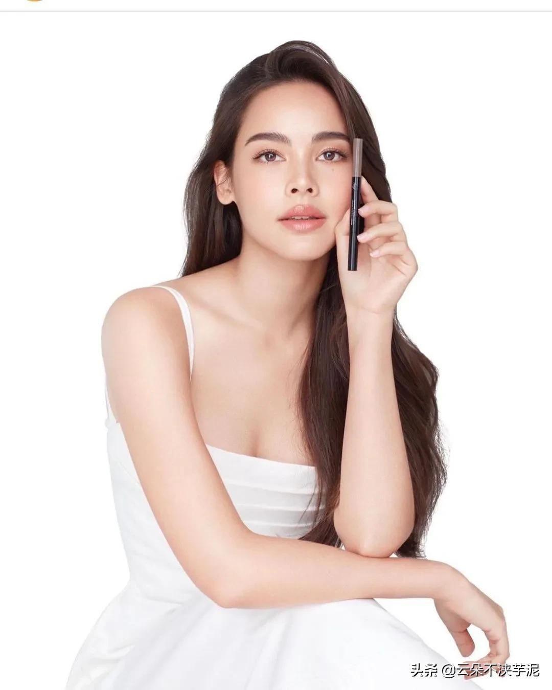 1080x1349 Yaya Urassaya Sperbund, the top female in the Thai entertainment industry