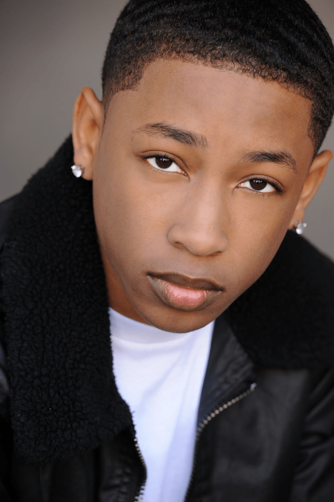 1065x1600 Jacob Latimore Wallpaper