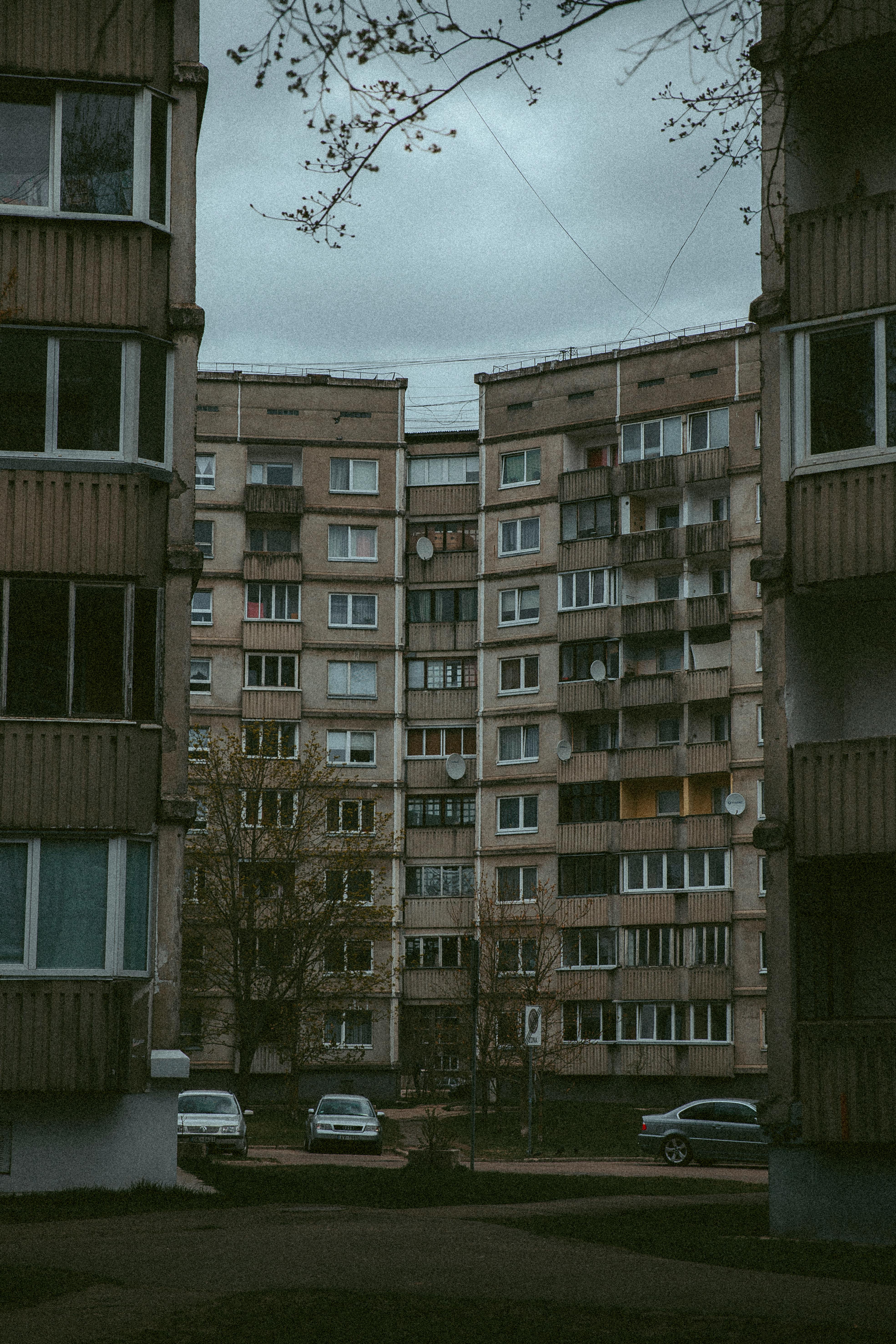 3939x5908 Clouds over Buildings in City · Free