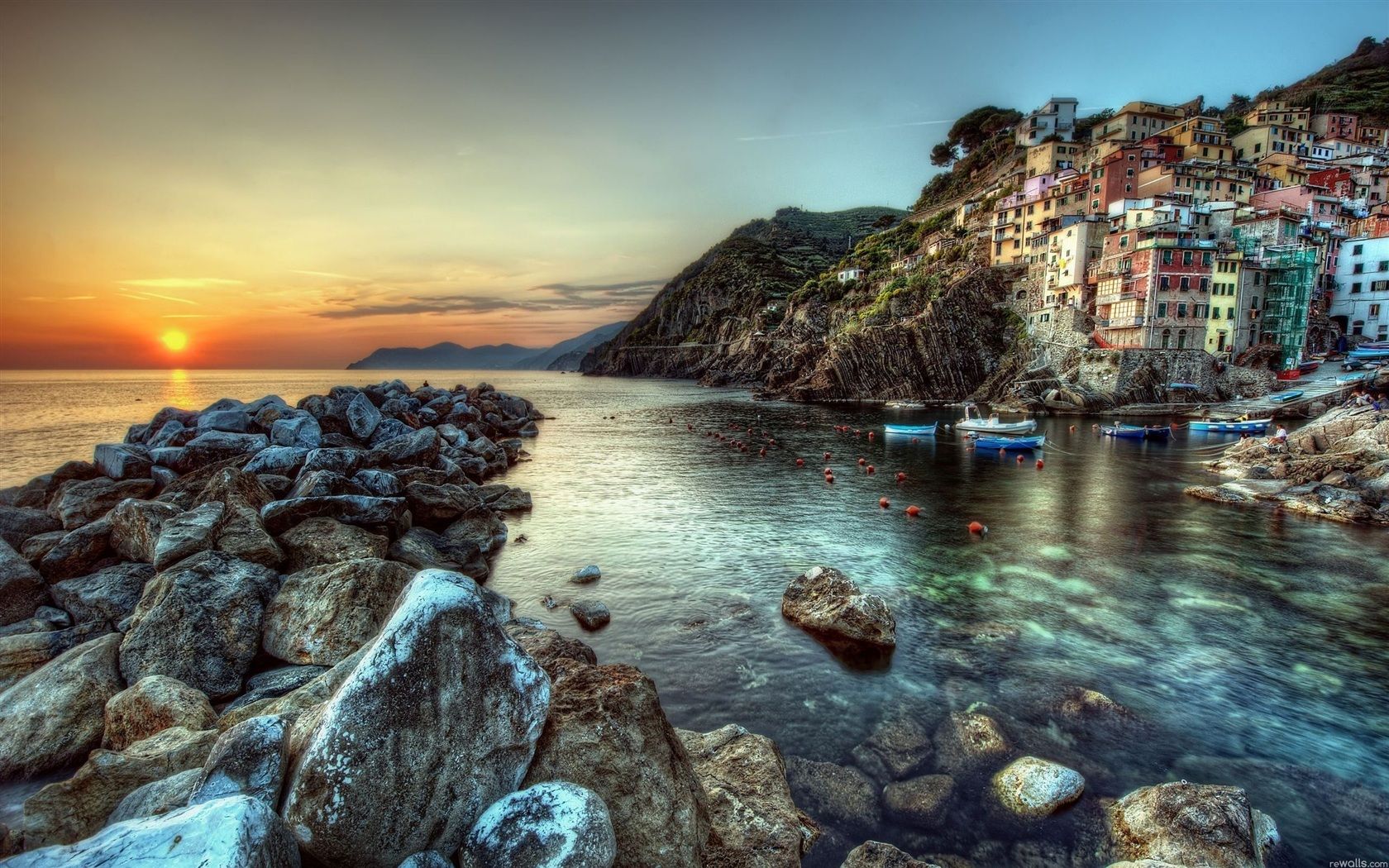 1680x1050 Wallpaper Coastal town built on the cliffs 2560x1600 Picture, Image