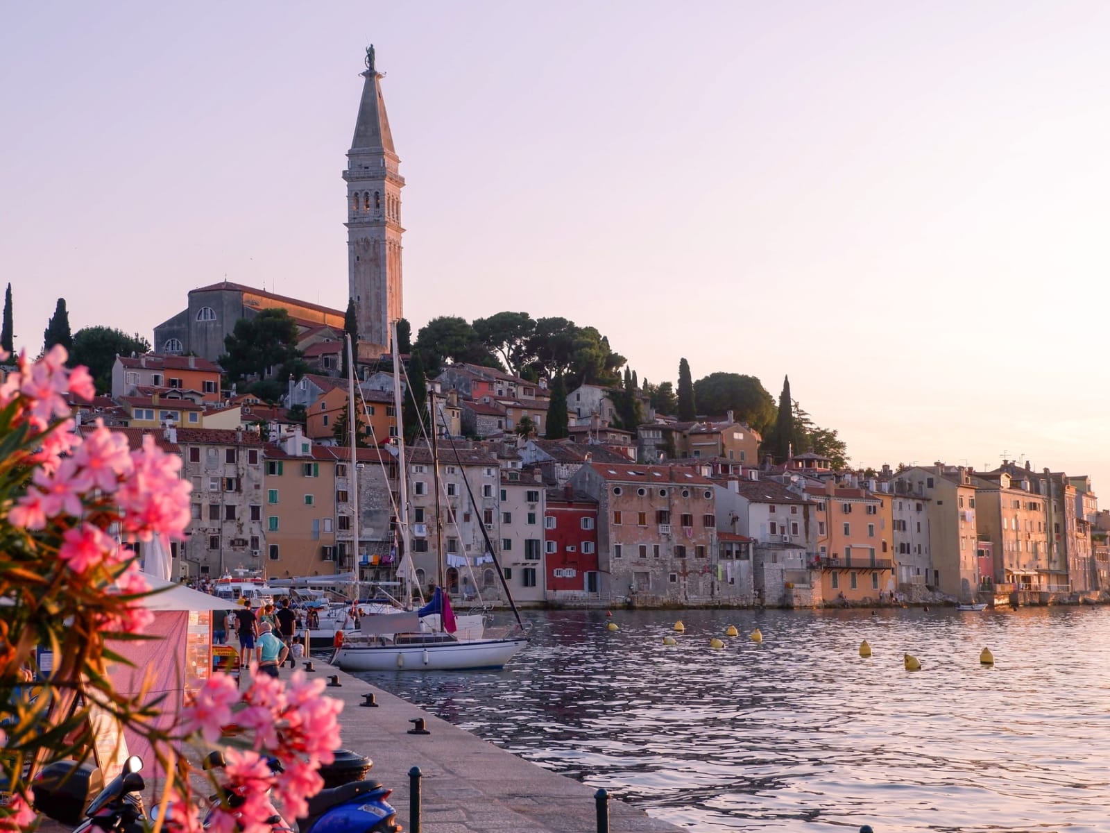 1600x1200 adorable coastal towns to visit around the world