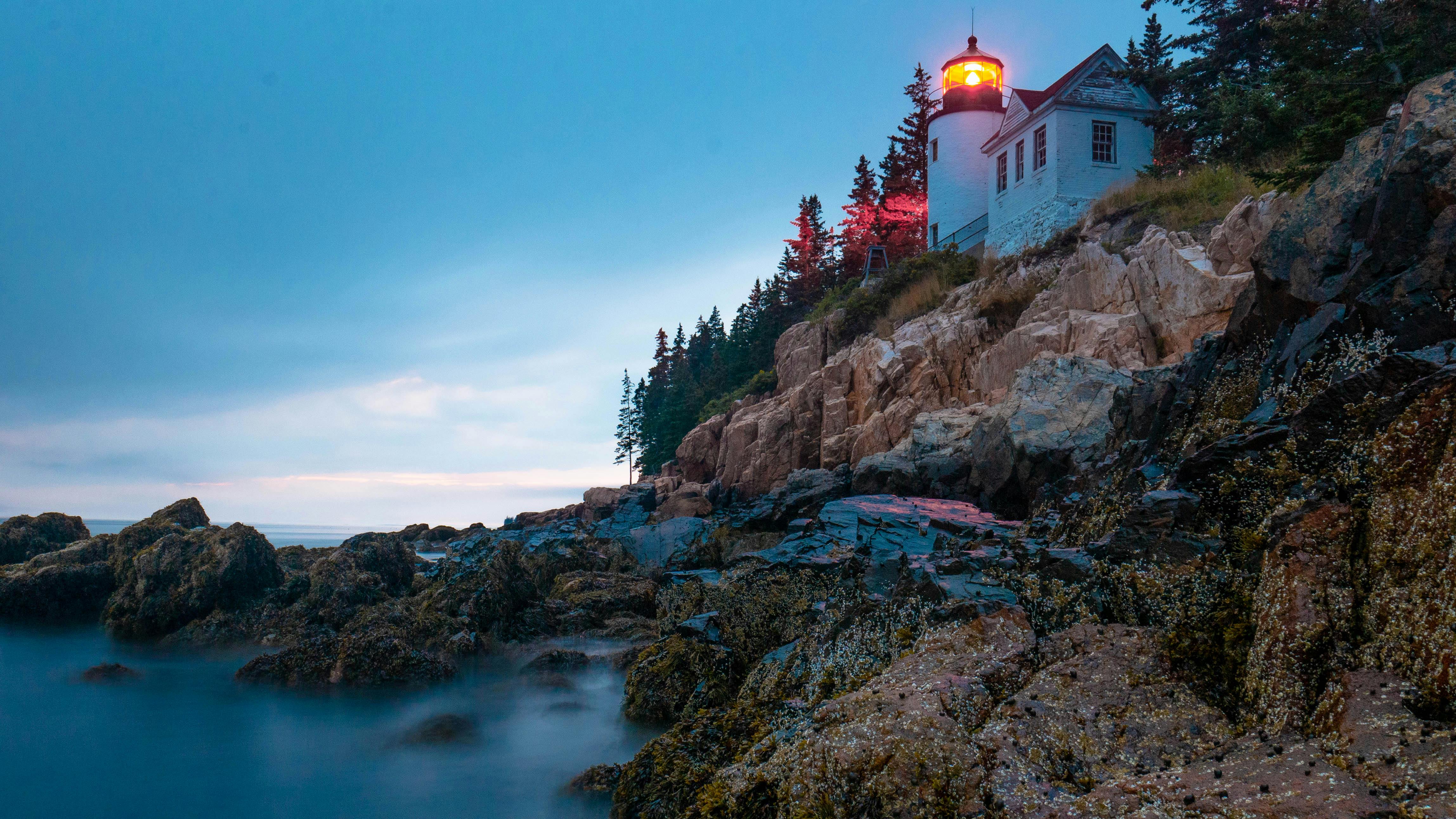 4592x2584 Bass Harbor Head Lighthouse at Sunset · Free
