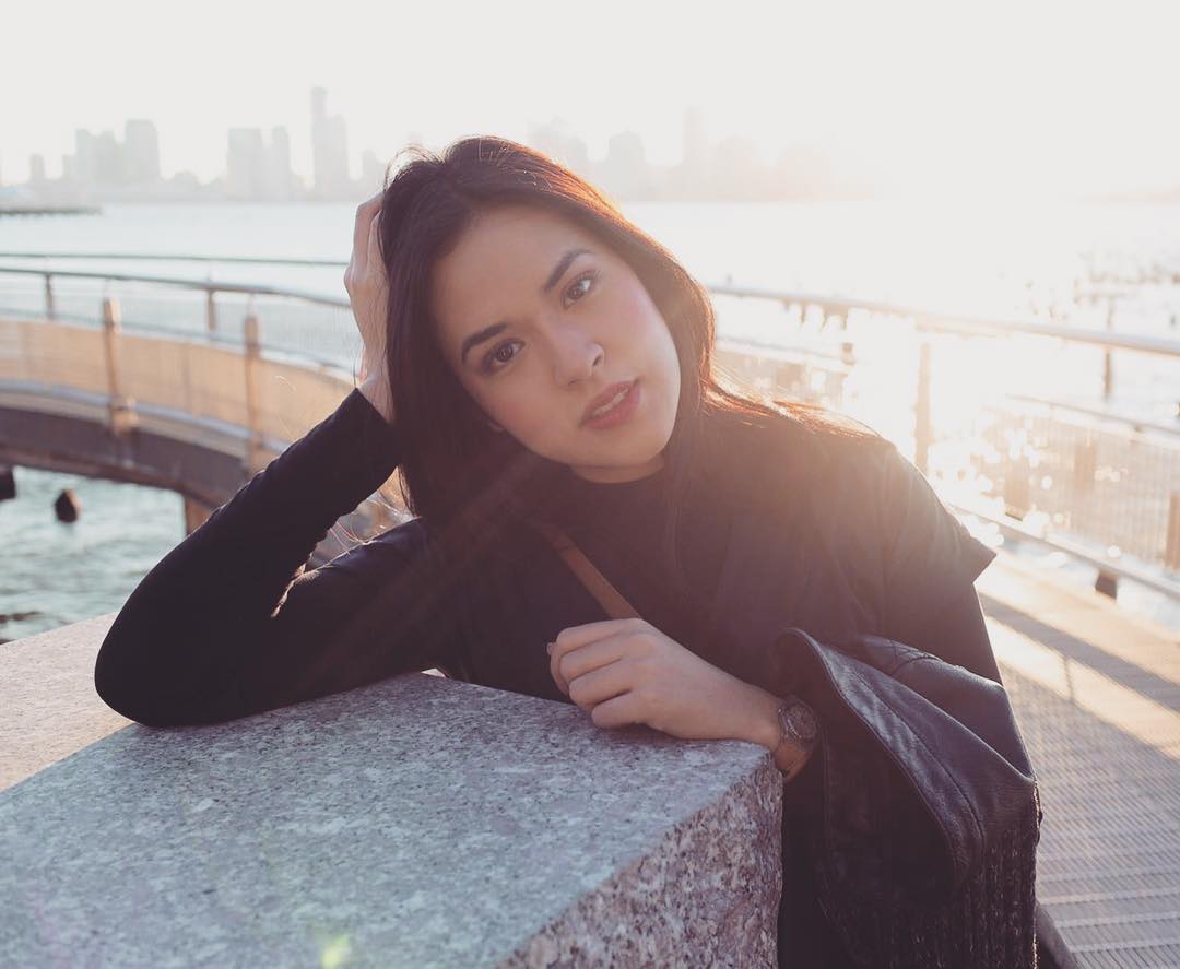 1080x887 Raisa Andriana Wallpaper