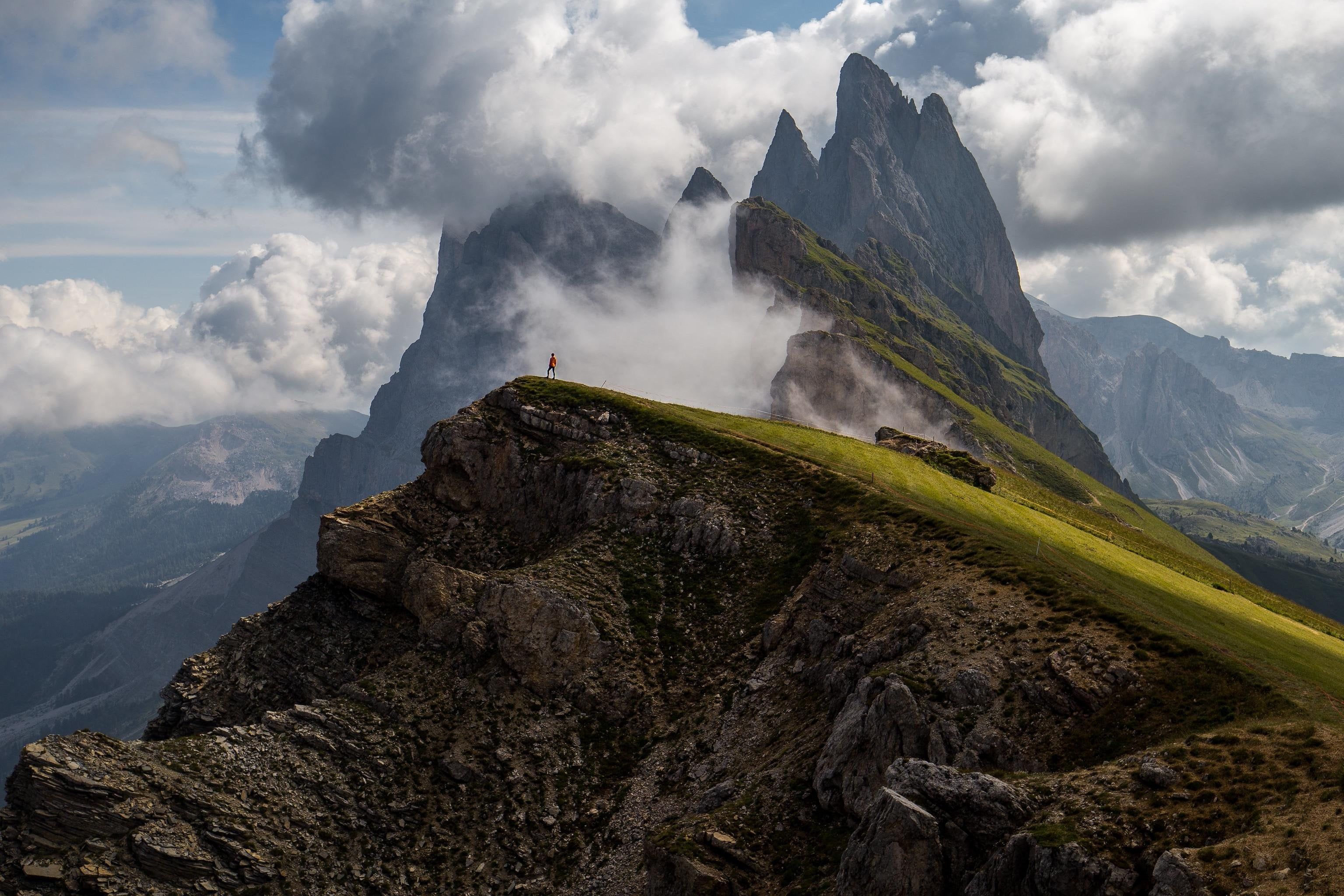 3072x2048 Seceda hike in Italian Dolomites. Cable car ride and a hike with total ascent of 466 meters (4 hours)