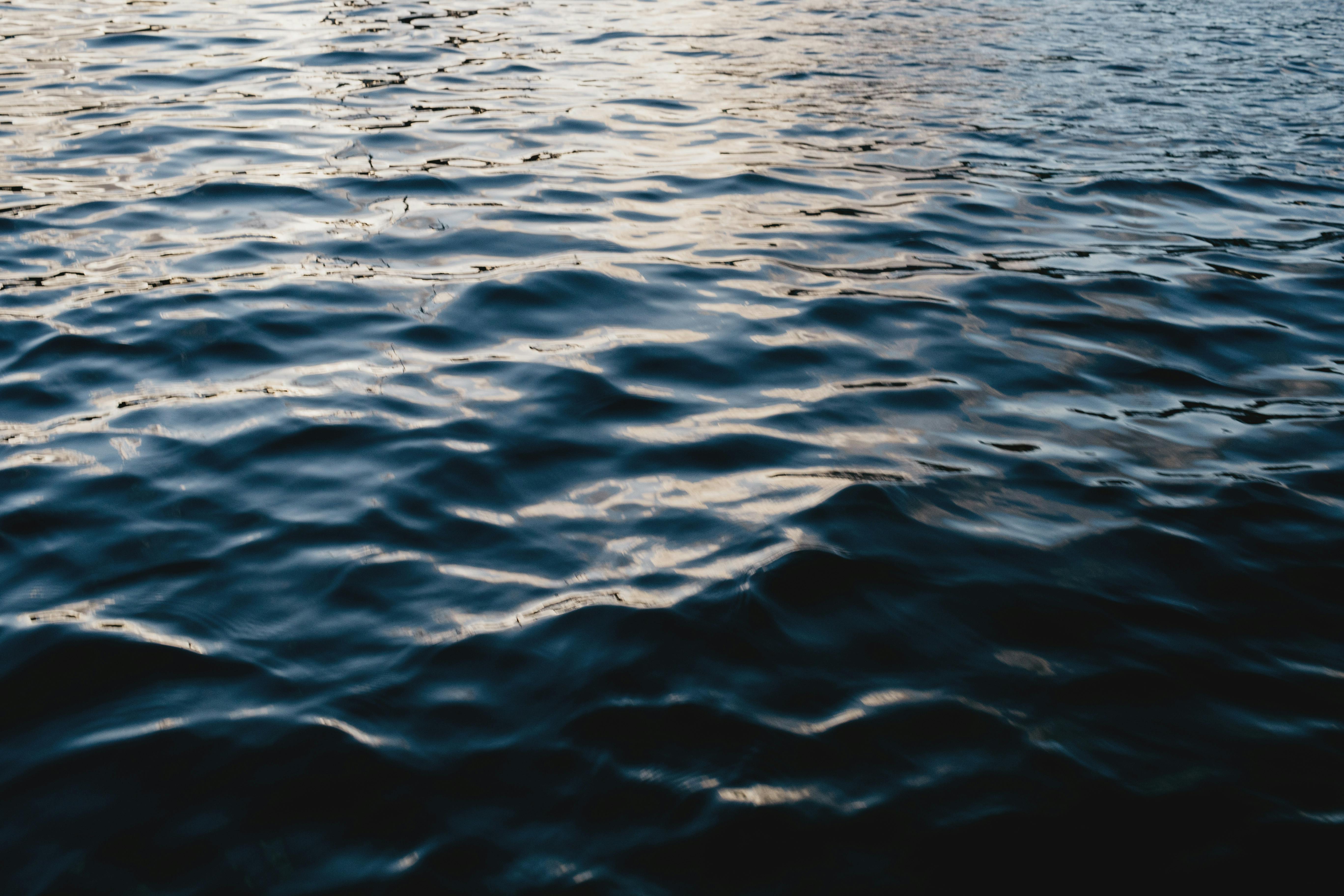 5472x3648 Rippling water of sea in daytime · Free