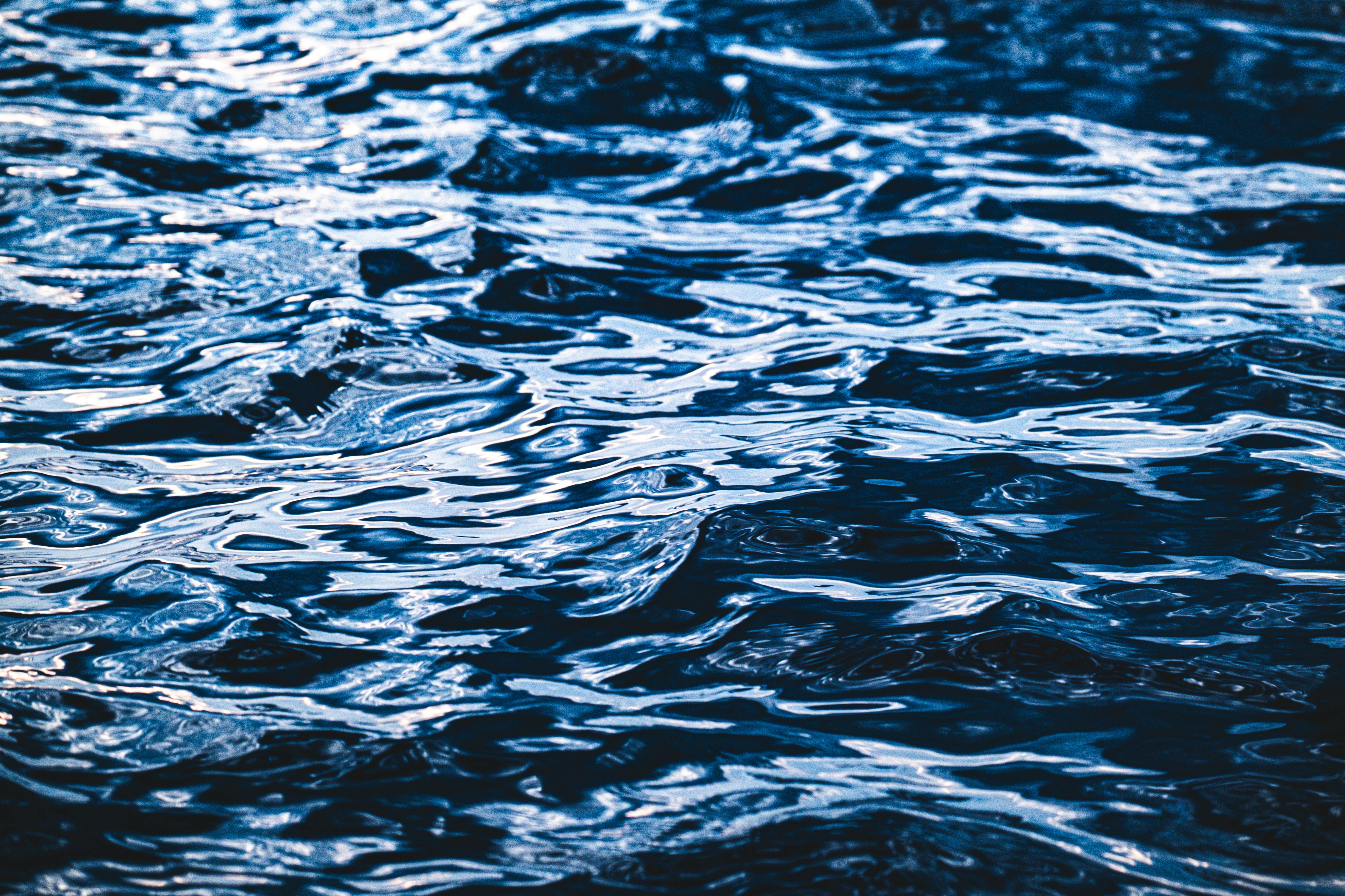 6240x4160 Rippling Water Surface with Blue Reflections · Free
