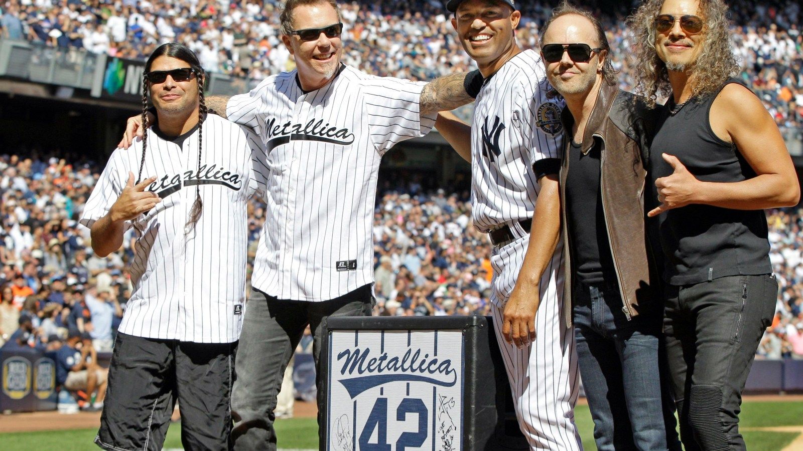 1600x900 Mariano Rivera Loves the Guys in Metallica. Their Music? Not So Much