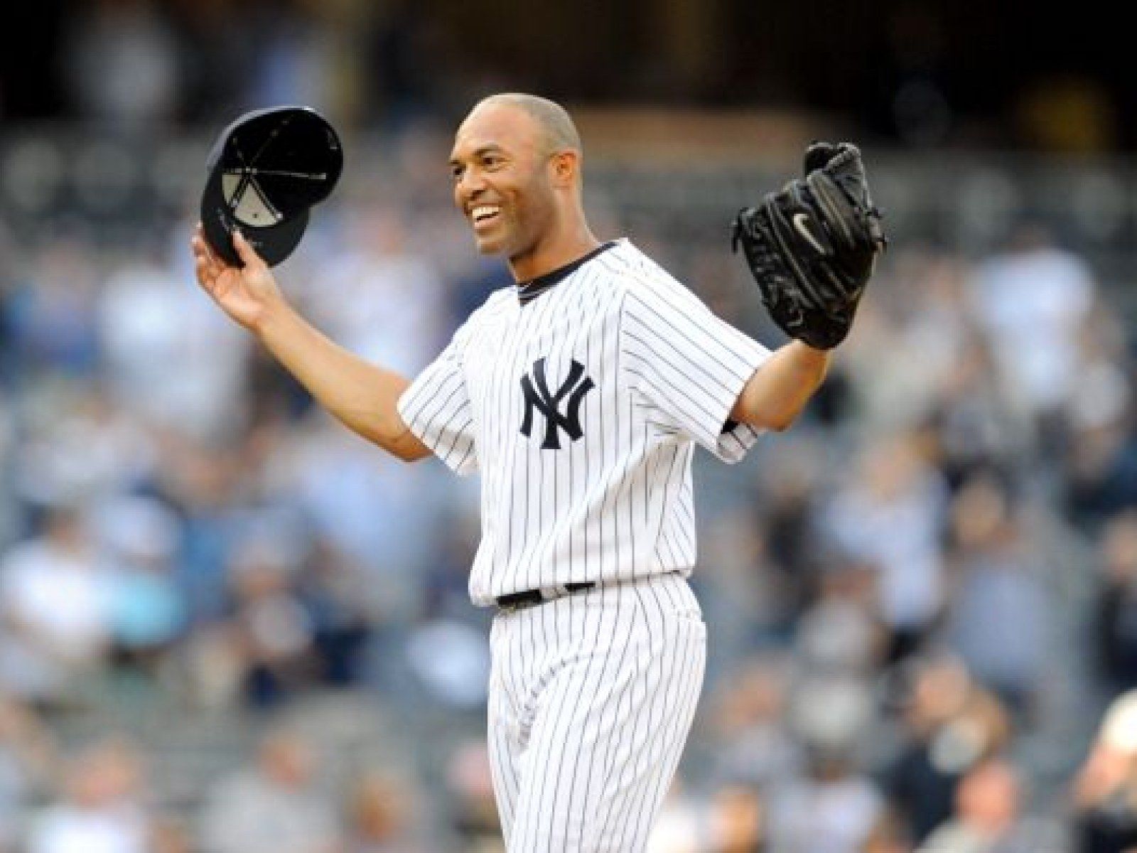 1600x1200 Mariano Rivera Given Emotional Send Off In Final Game At Yankee Stadium [VIDEO]