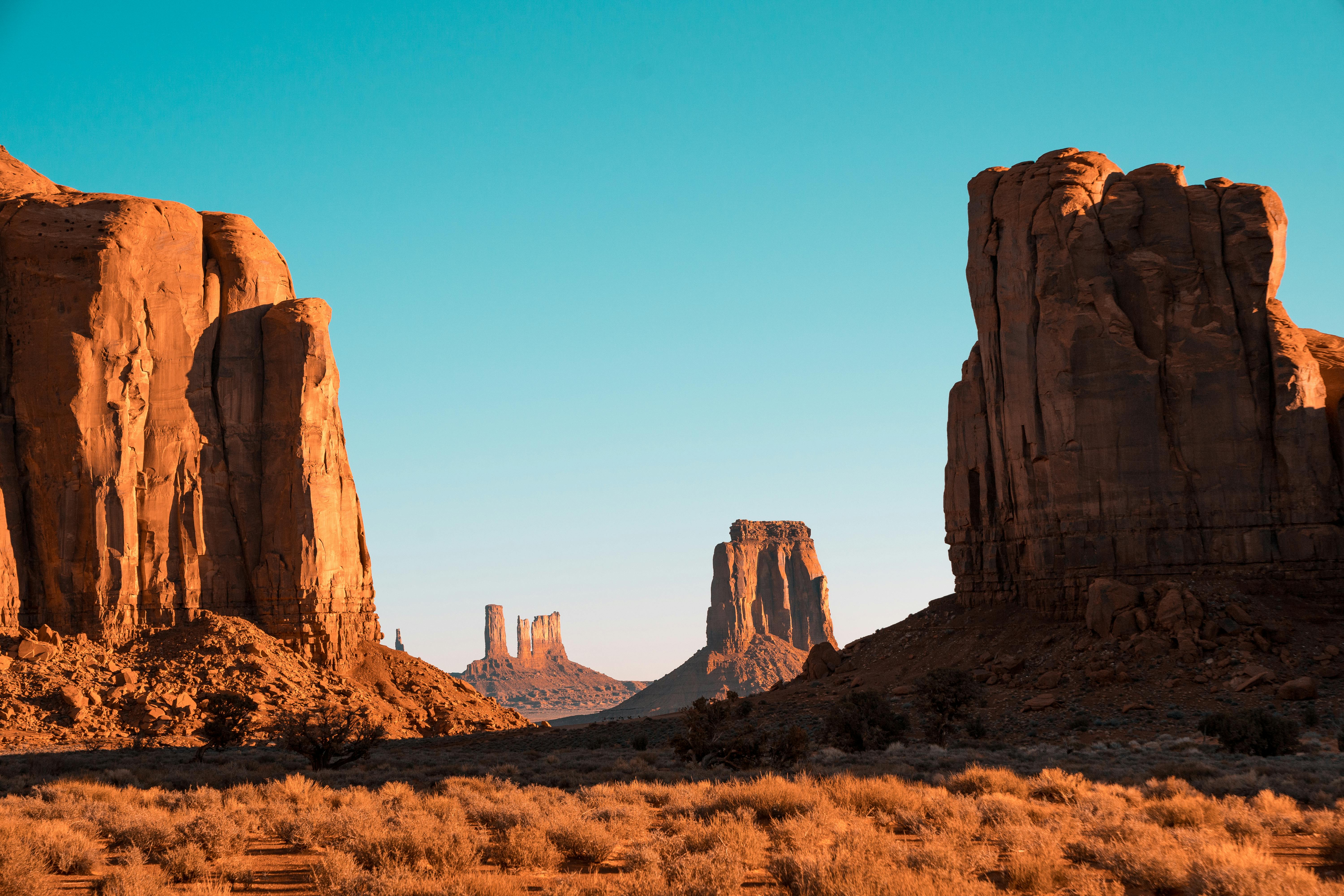 6000x4000 Brown Rock Formation · Free