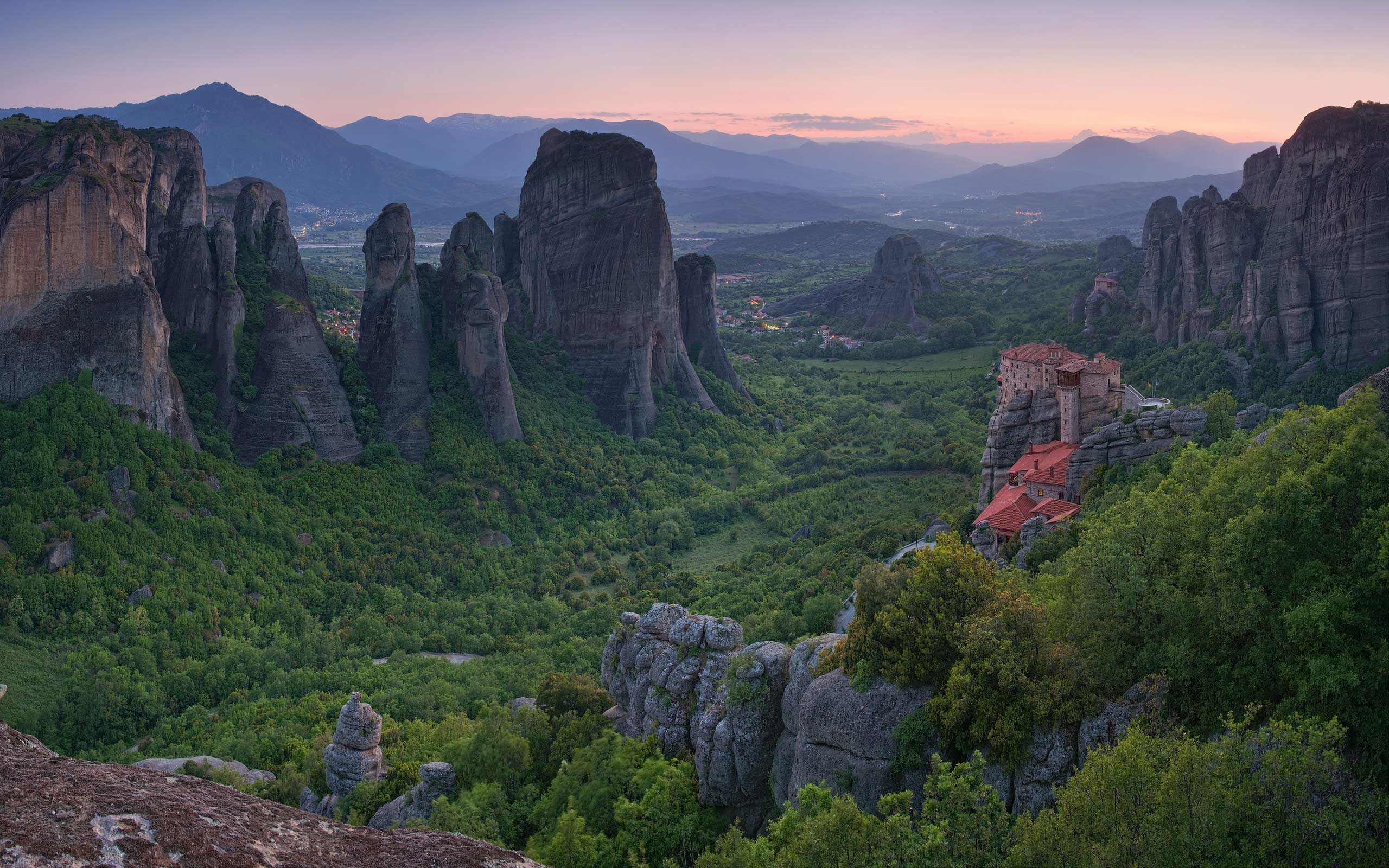 2560x1600 breathtaking rock formations in Greece