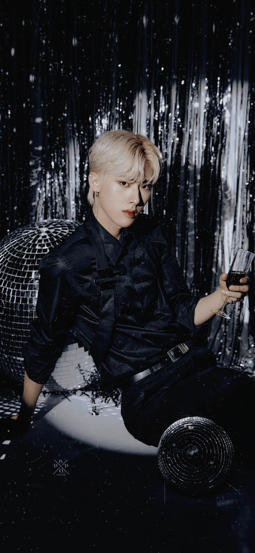 886x1920 Kpop Locks