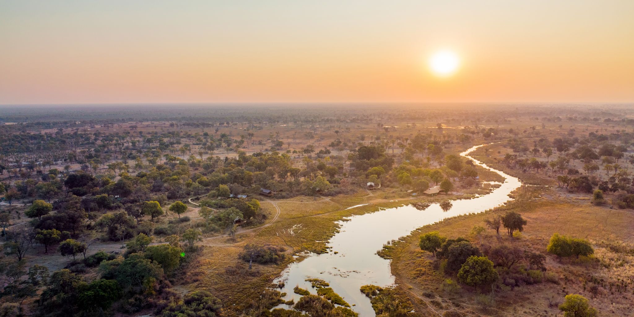 2048x1024 Rivers. Kwara Private Reserve, Botswana