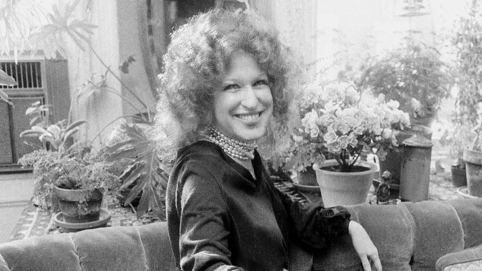 1600x900 Bette Midler's '70s living room teaches styling houseplants. Homes and Gardens