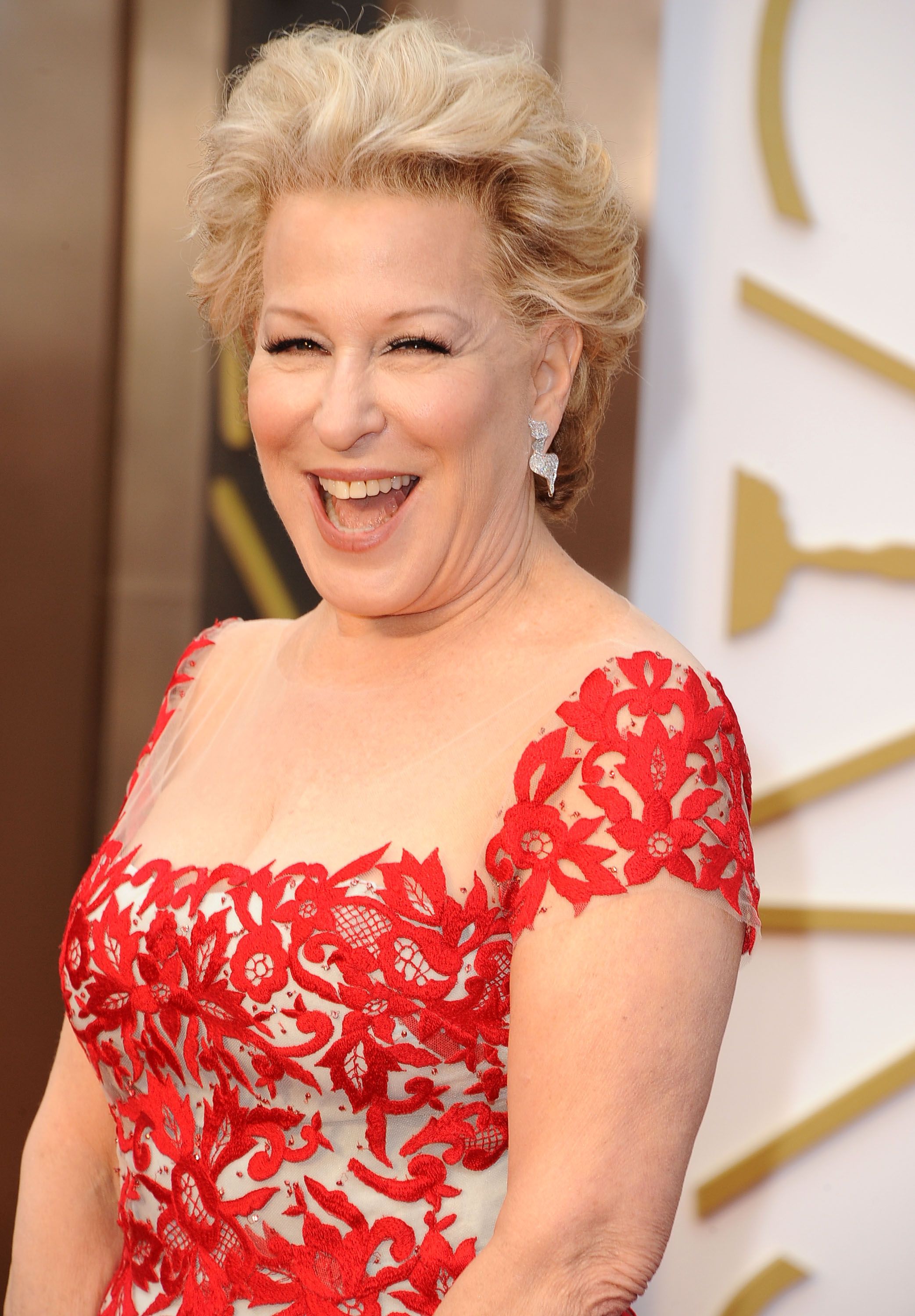 2085x3000 Bette Midler Wallpaper