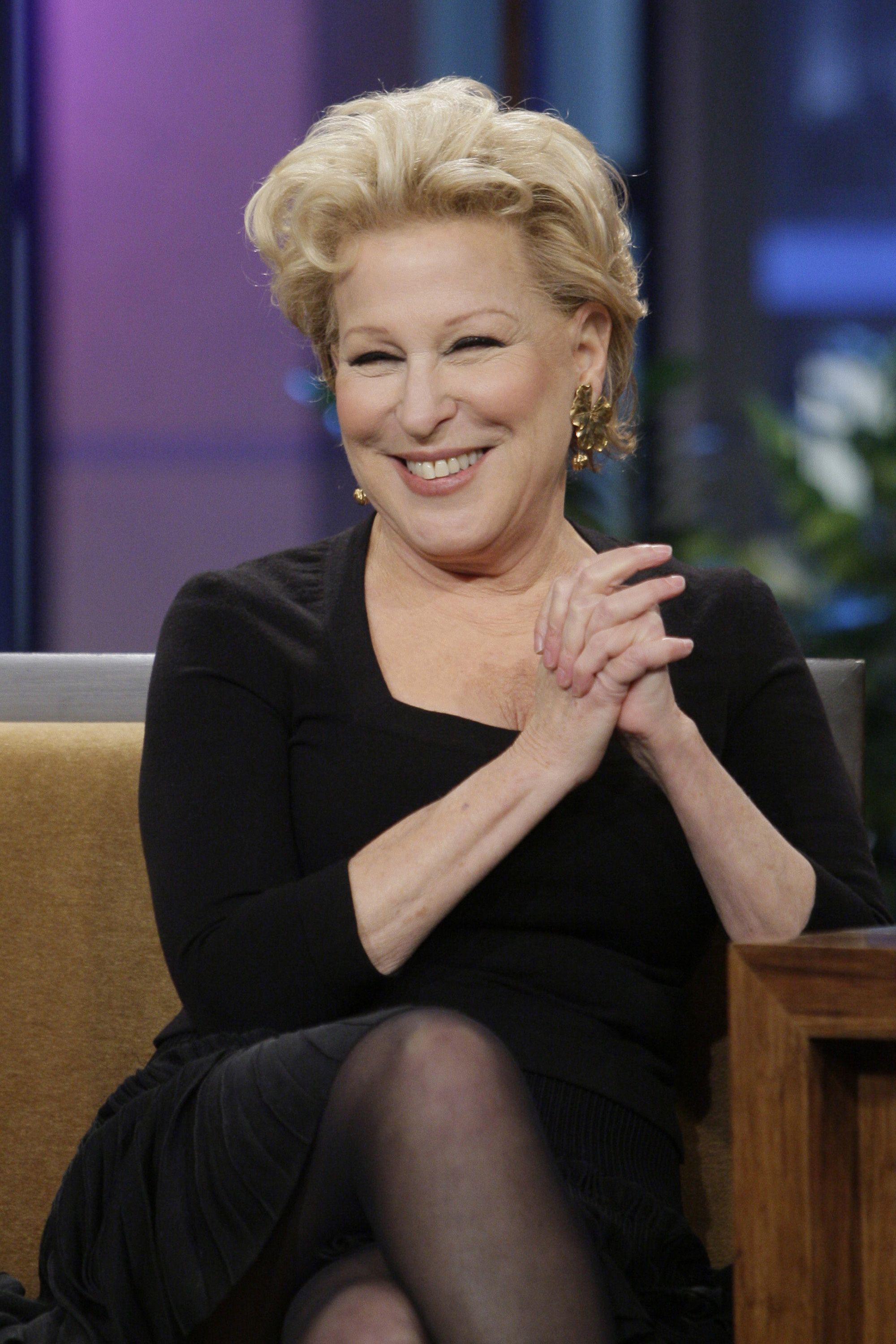 2000x3000 Bette Midler Wallpaper