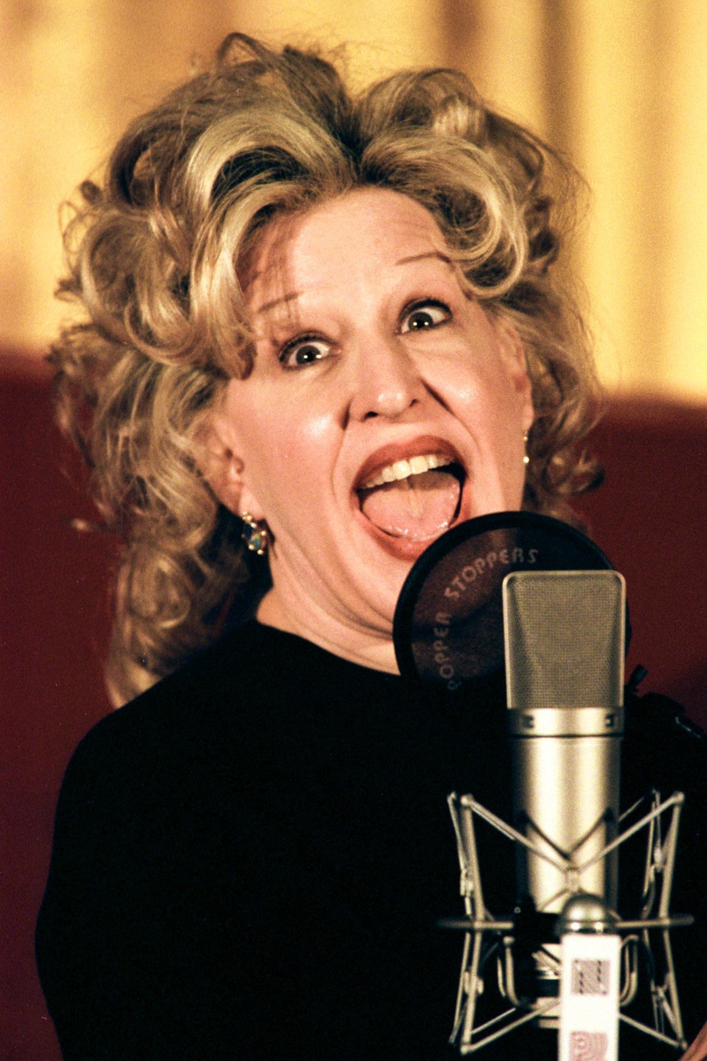 1440x2162 Bette Midler Wallpaper