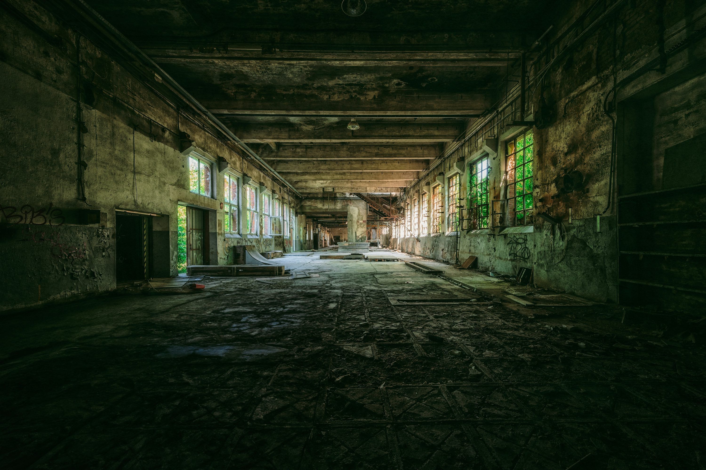 3000x1996 An abandoned building with a lot of windows photo