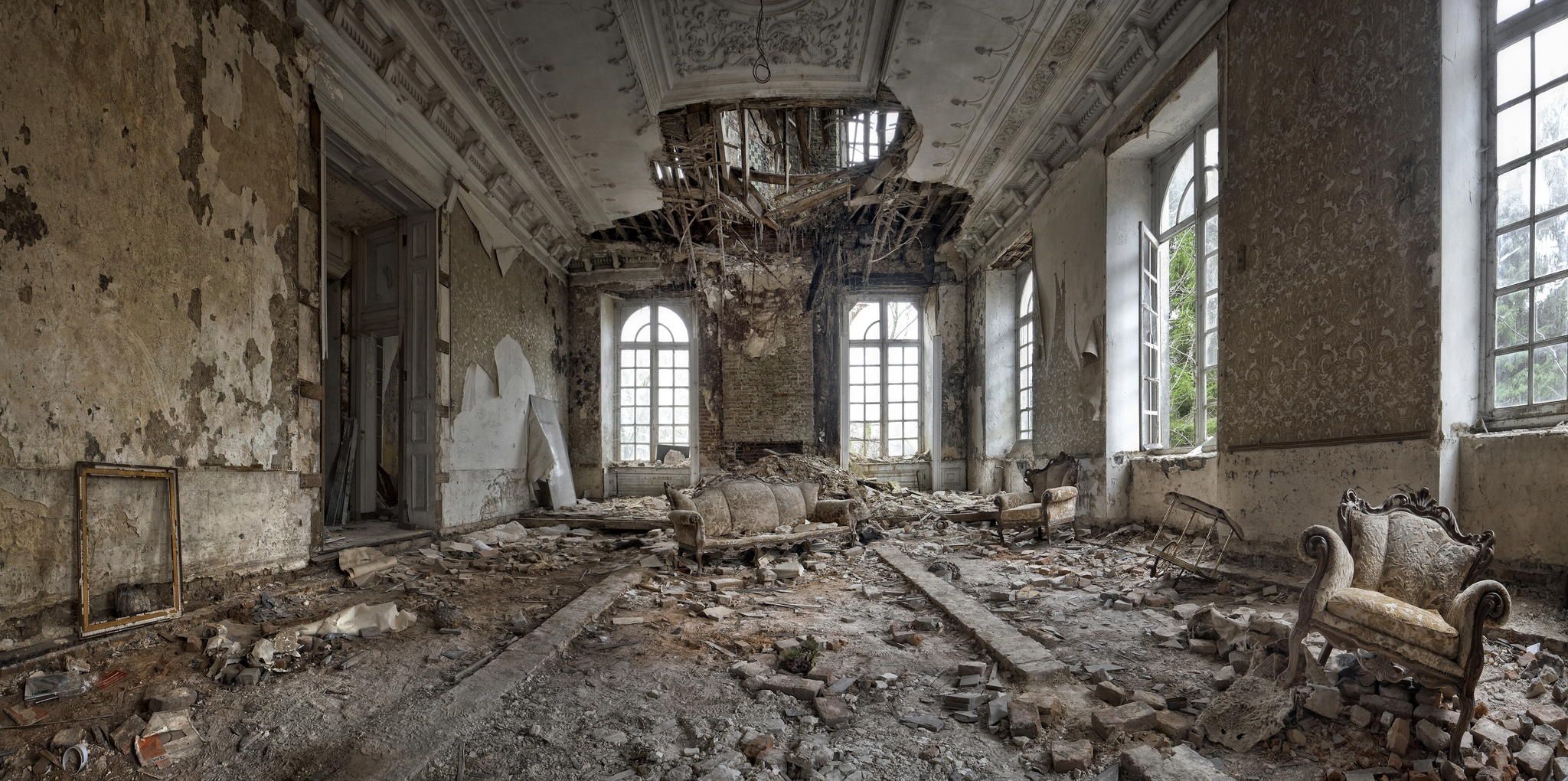 2048x1020 Spooky Abandoned Spaces That Will Give You Goosebumps