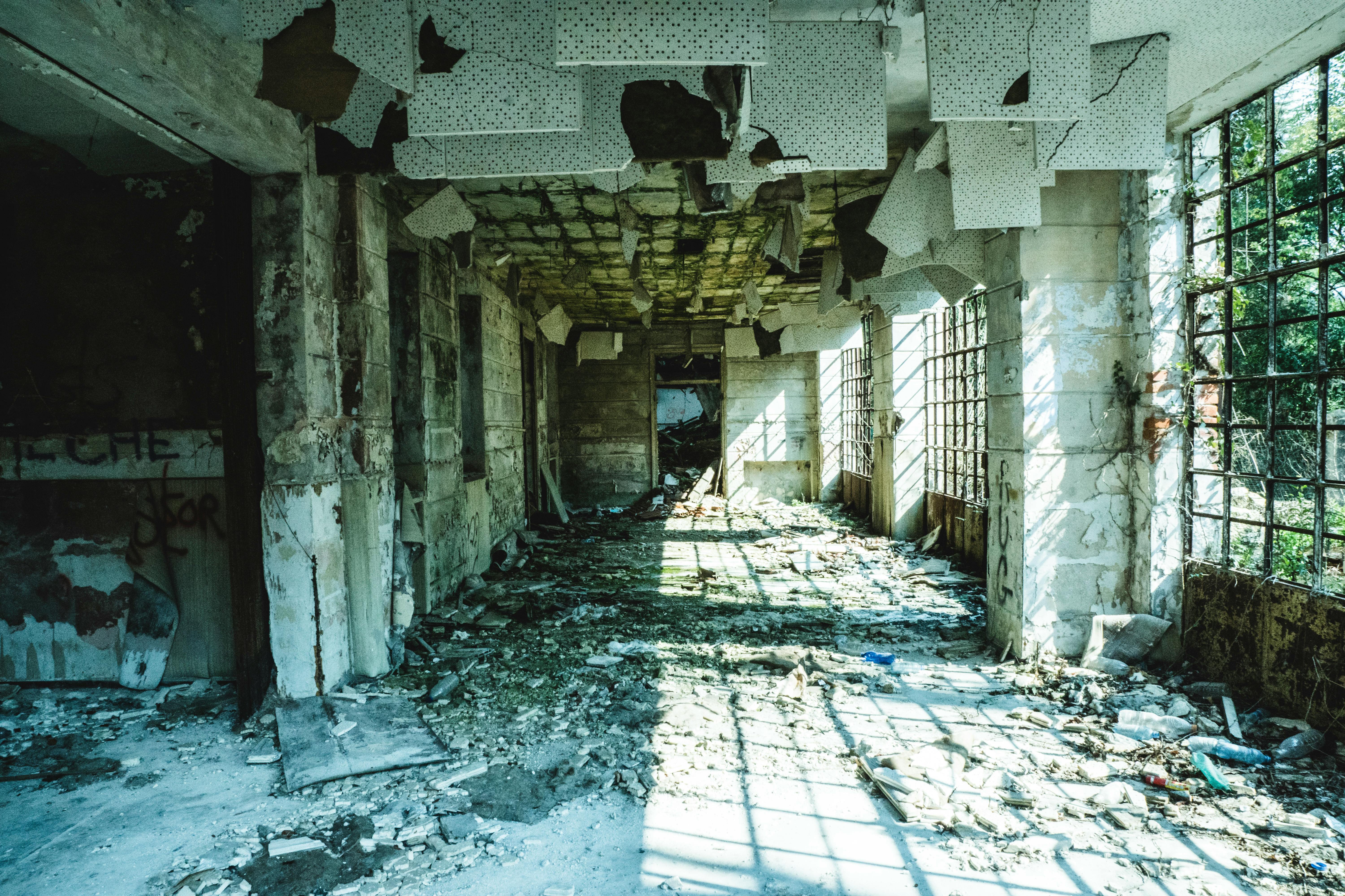 6000x4000 Empty Hallway · Free