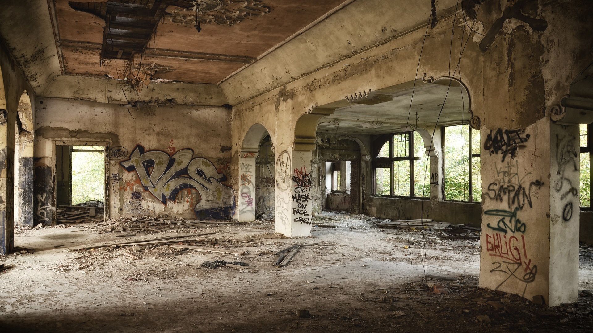 1920x1080 Abandoned building interior