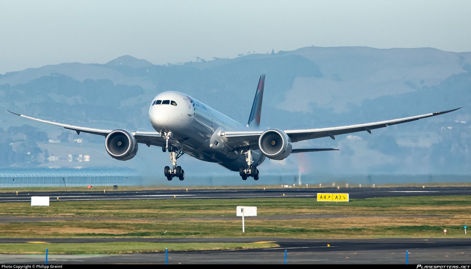 1600x916 CC BGB LATAM Airlines Chile Boeing 787 9 Dreamliner Photo By Philipp Greiml. ID 1501133.