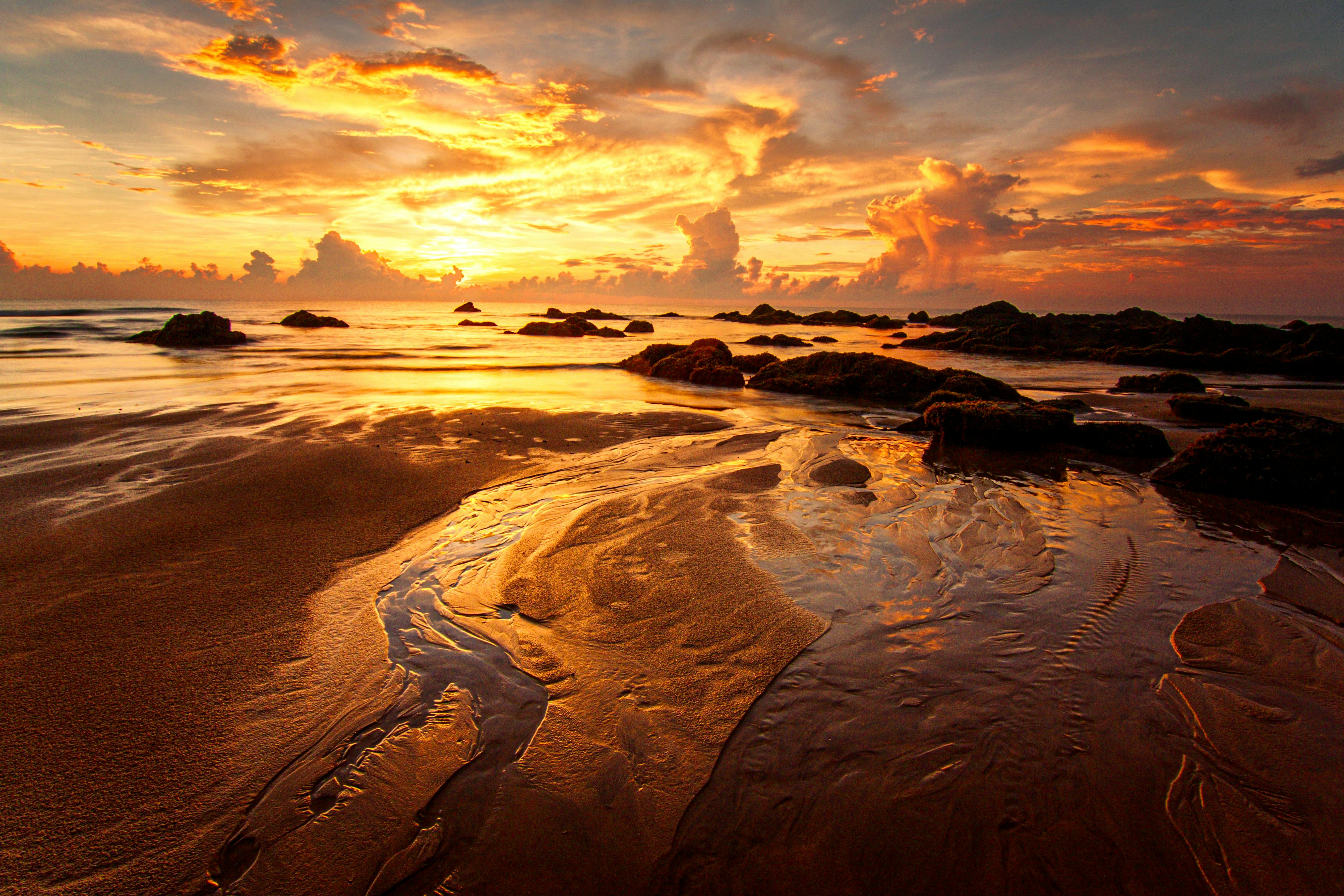 4443x2962 View of a Rocky Shore at Sunset · Free