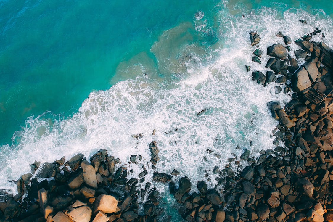 1125x750 Top View Photo of Rocky Shore · Free