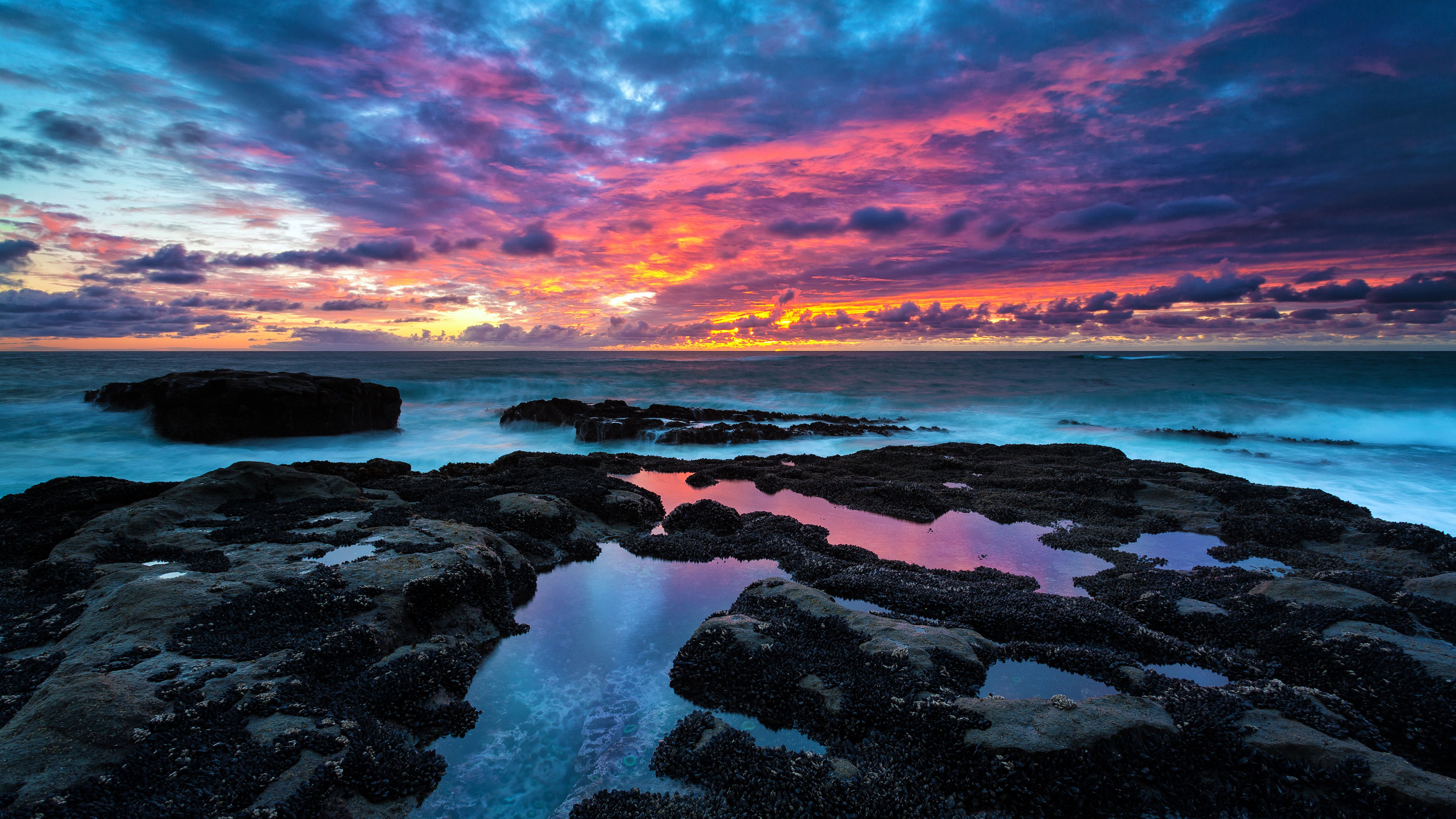 5120x2880 Sunset in Rocky Beach 5K Wallpaper