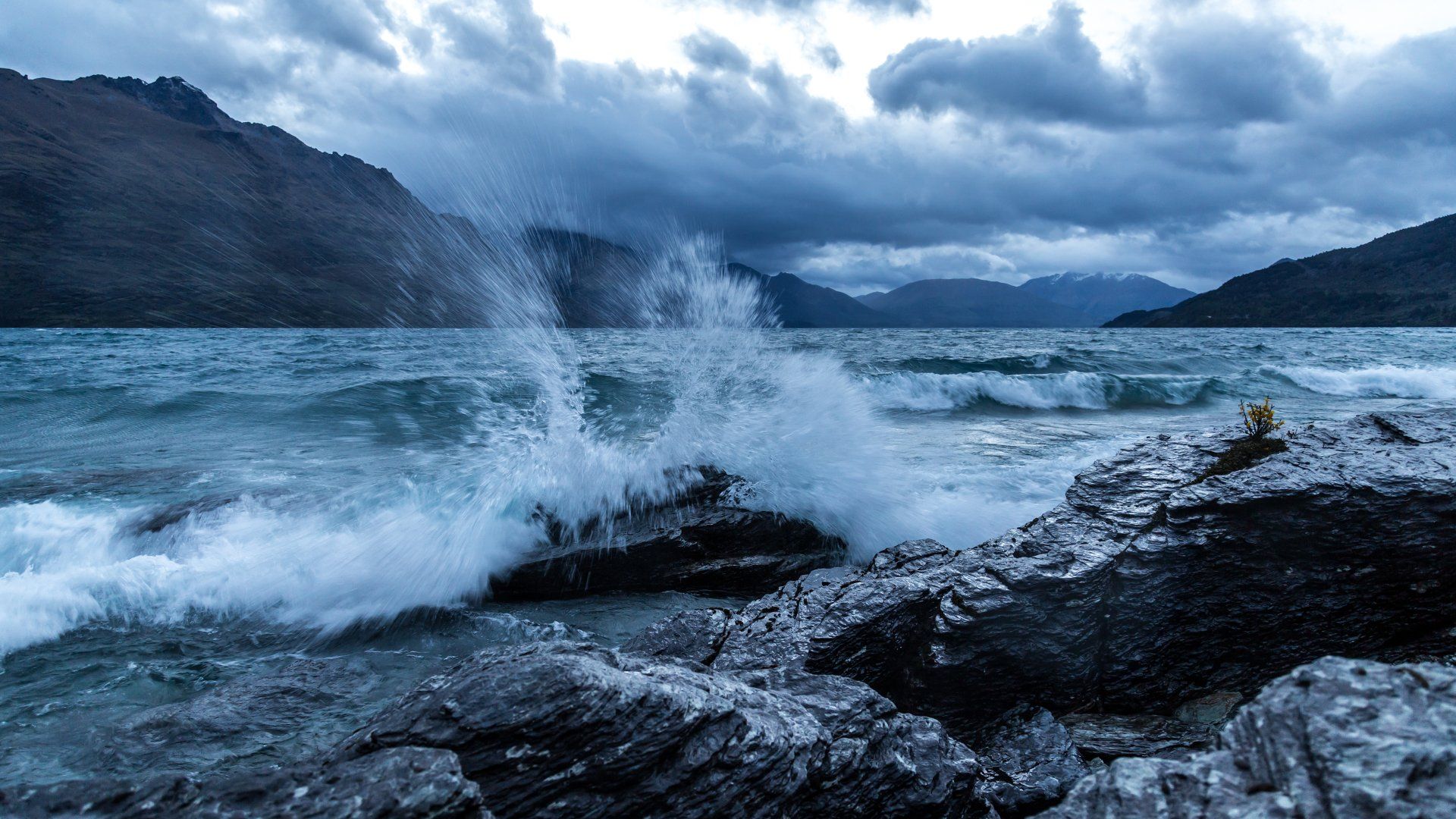 1920x1080 4K Ultra HD: Storm Tossed Rocky Coast