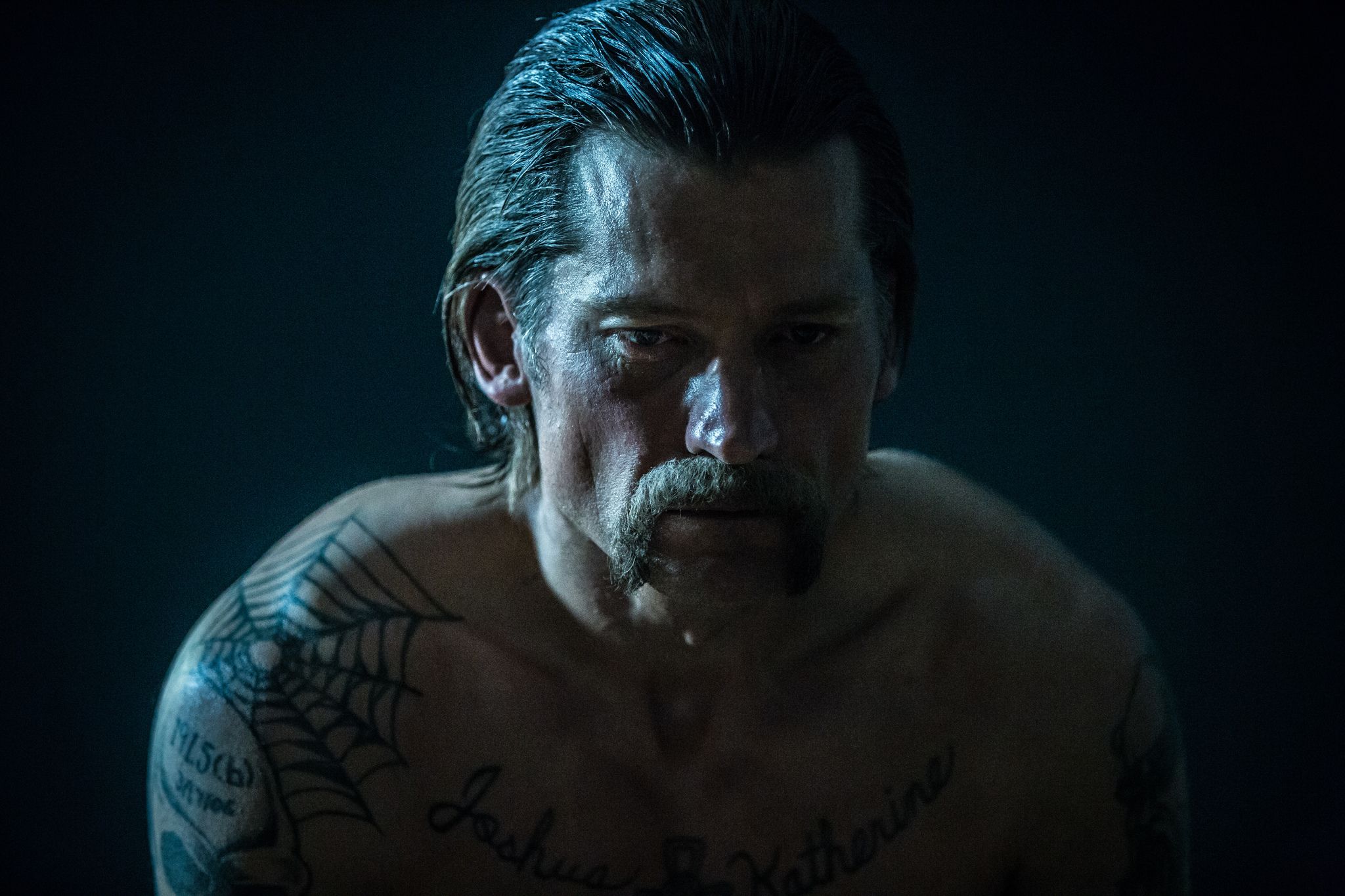 2048x1365 Still photographs of Shot Caller (2017)