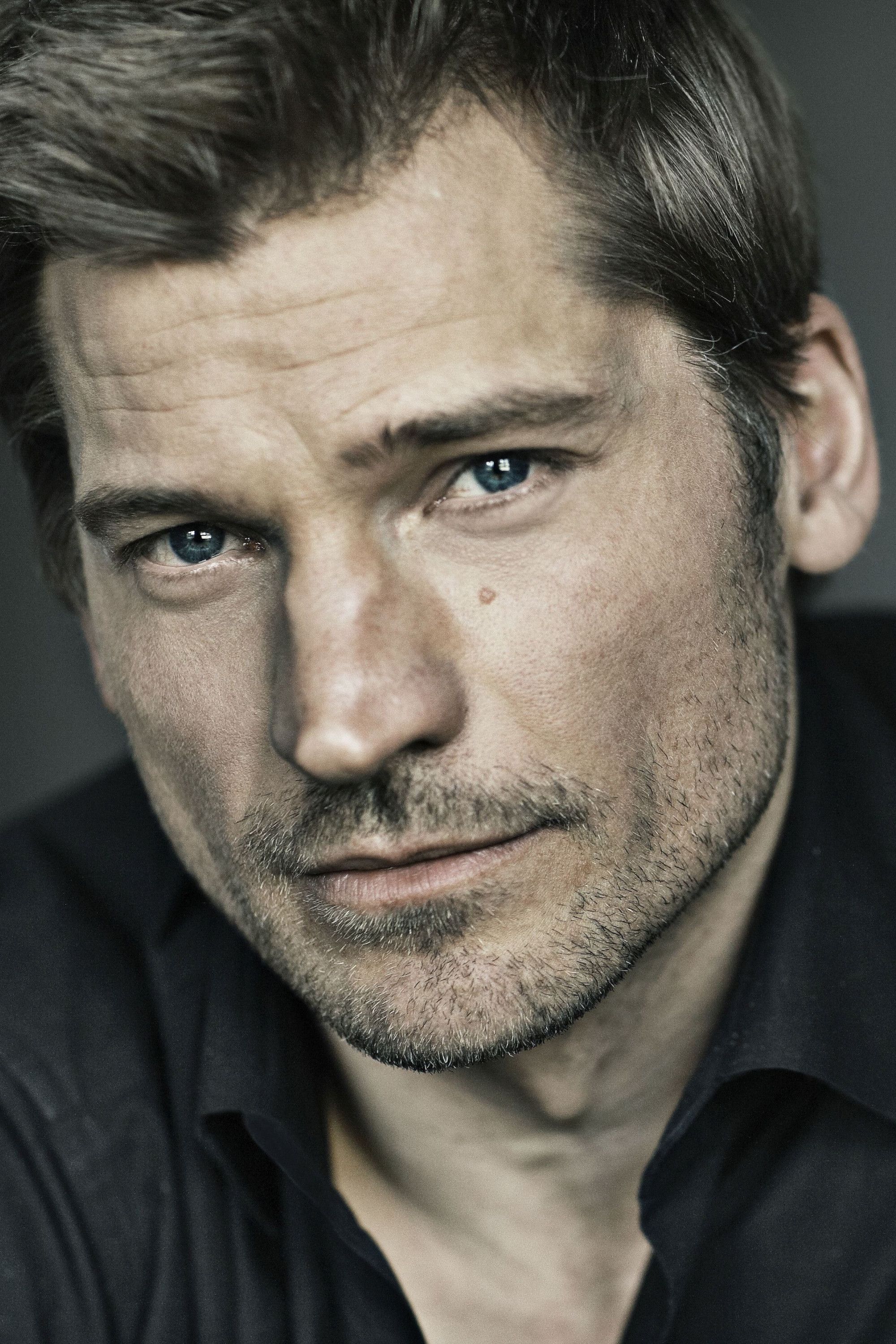 2000x3000 Nikolaj Coster Waldau Image