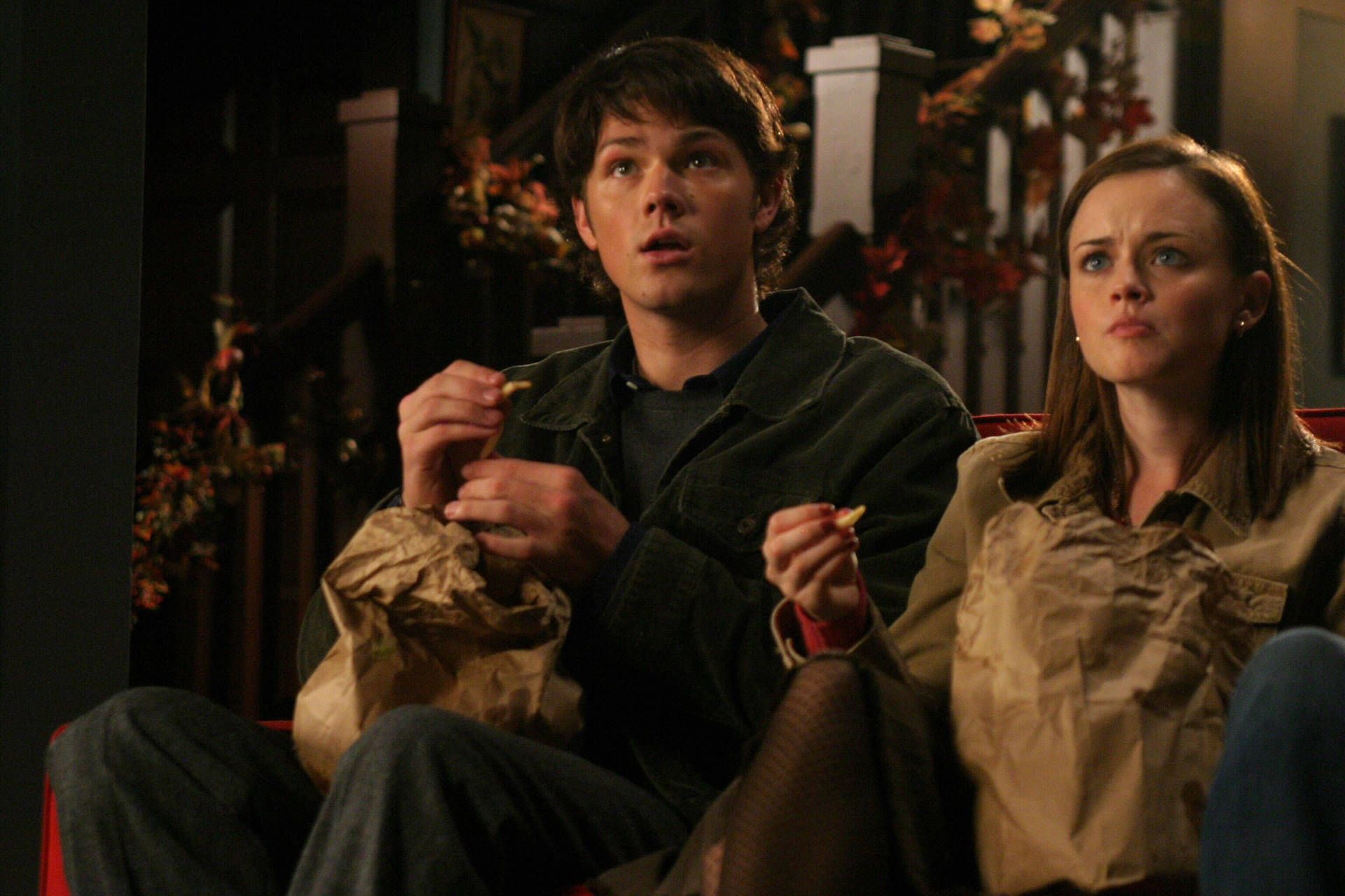 1920x1280 Download Lorelai And Rory Gilmore, The Unbeatable Mother Daughter Duo Of Stars Hollow Wallpaper